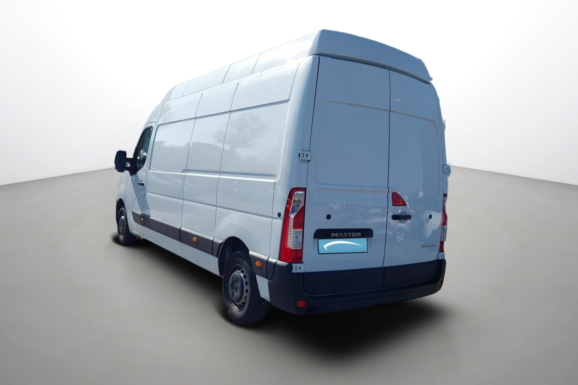 Vente en ligne Renault Master Fourgon MASTER FGN TRAC F3500 L3H3 BLUE DCI 135 au prix de 26 970 €