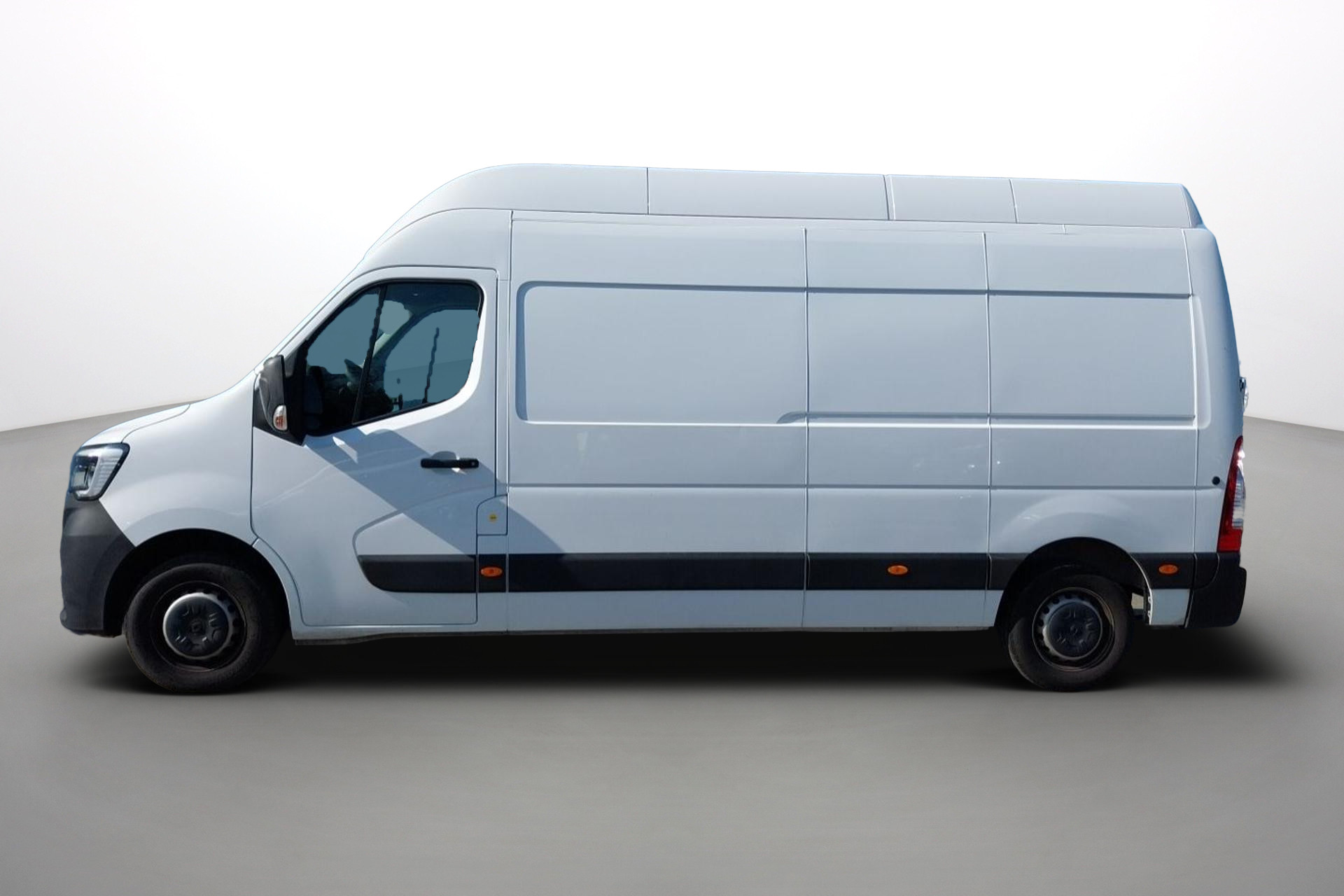 Vente en ligne Renault Master Fourgon MASTER FGN TRAC F3500 L3H3 BLUE DCI 135 au prix de 26 970 €
