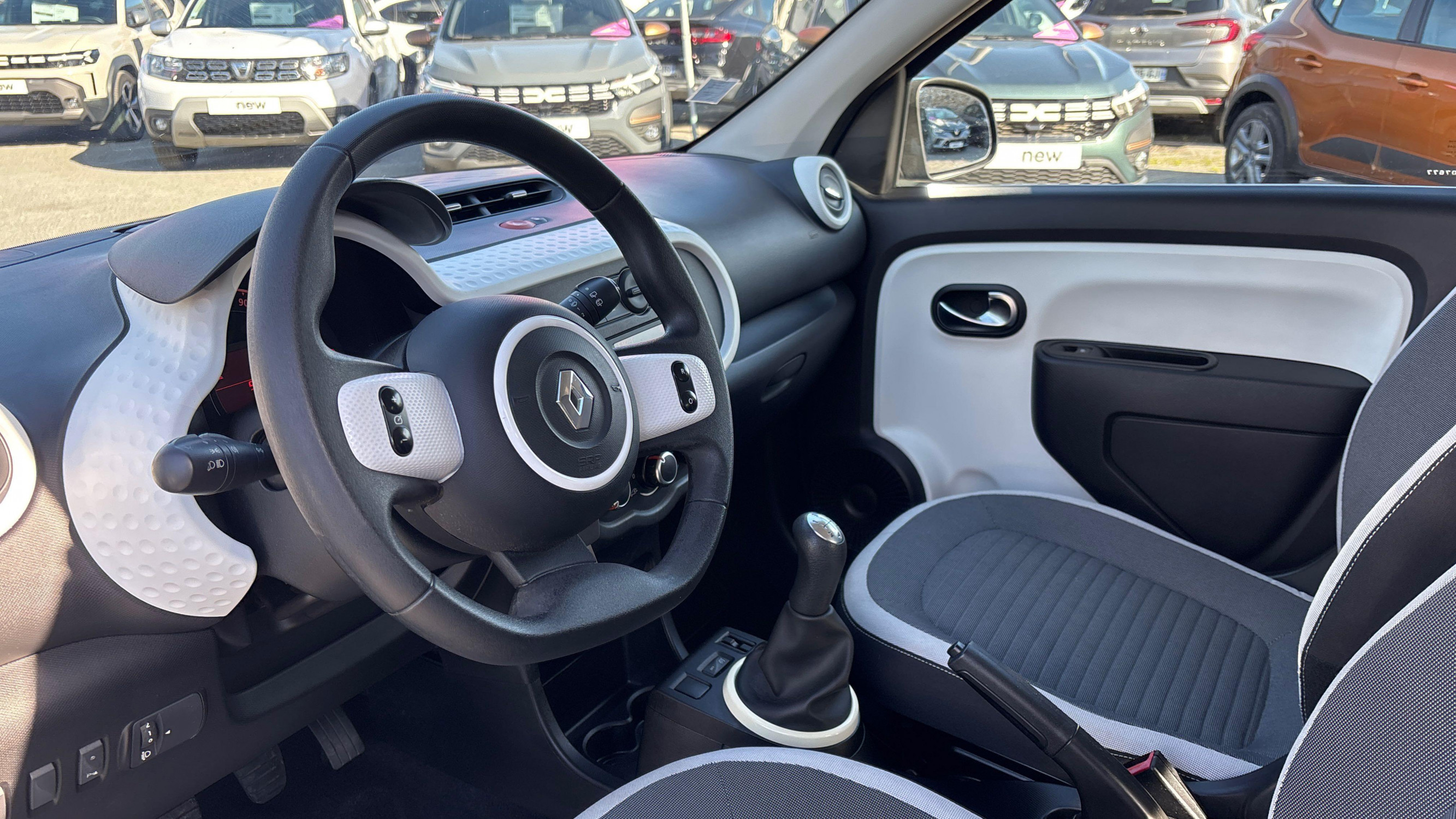 Vente en ligne Renault Twingo 3  1.0 SCe 70 eco2 au prix de 8 390 €