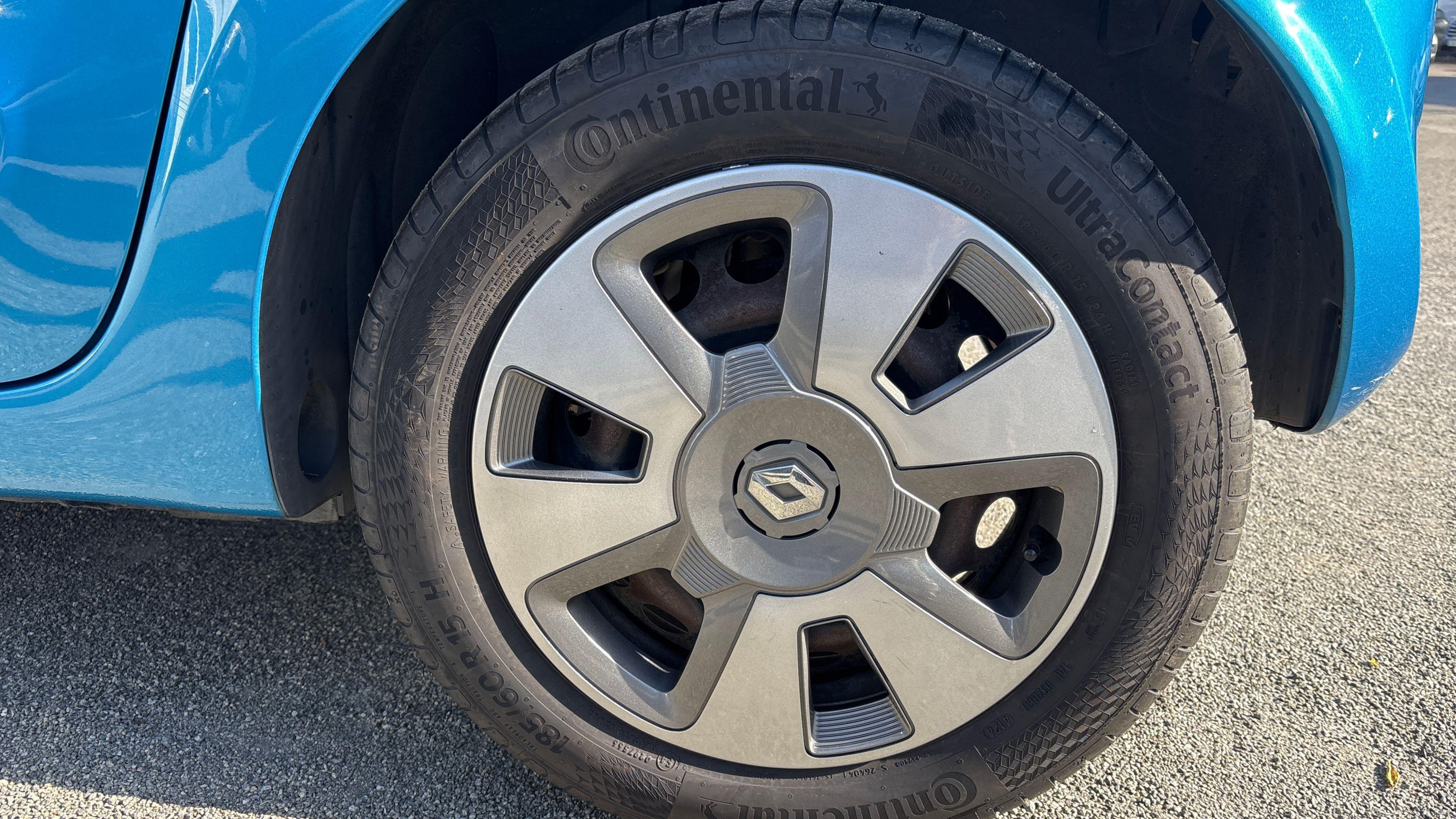 Vente en ligne Renault Twingo 3  1.0 SCe 70 eco2 au prix de 8 390 €