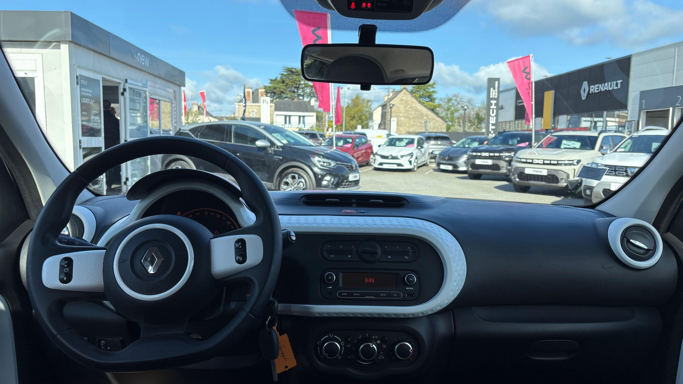 Vente en ligne Renault Twingo 3  1.0 SCe 70 eco2 au prix de 8 390 €