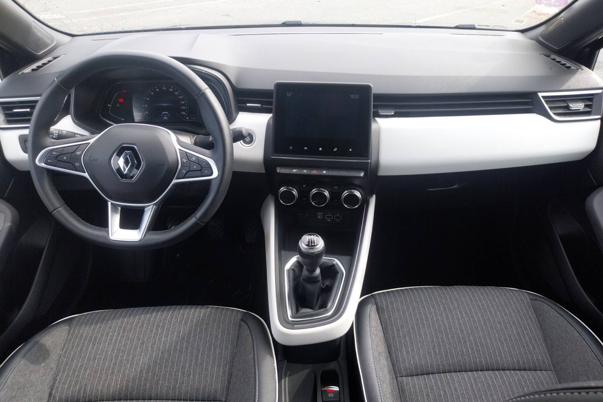 Vente en ligne Renault Clio 5 Clio TCe 90 - 21N au prix de 15 290 €