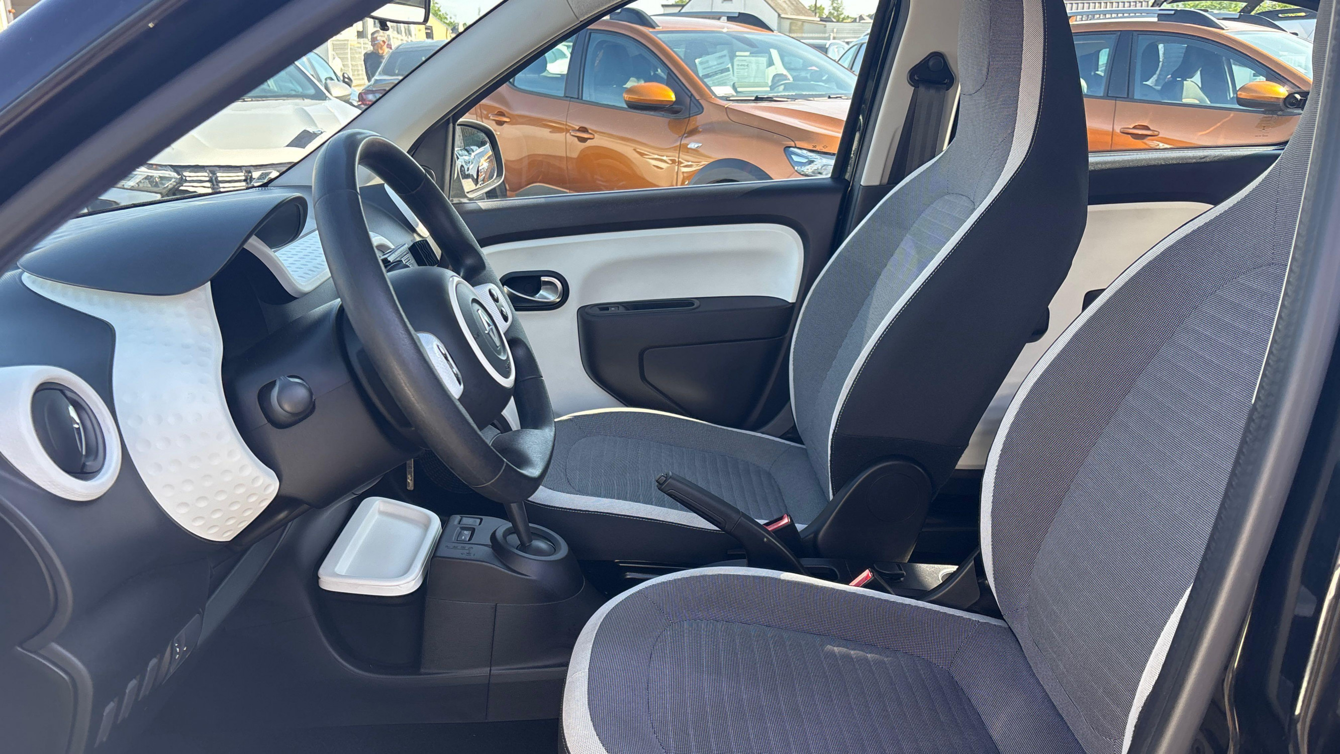 Vente en ligne Renault Twingo 3  1.0 SCe 70 au prix de 11 990 €