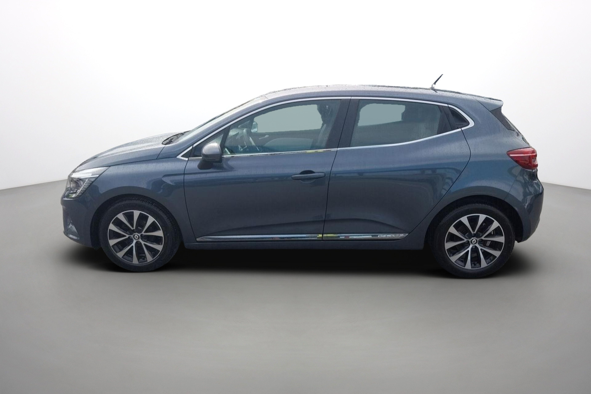Vente en ligne Renault Clio 5 Clio TCe 90 - 21N au prix de 15 290 €