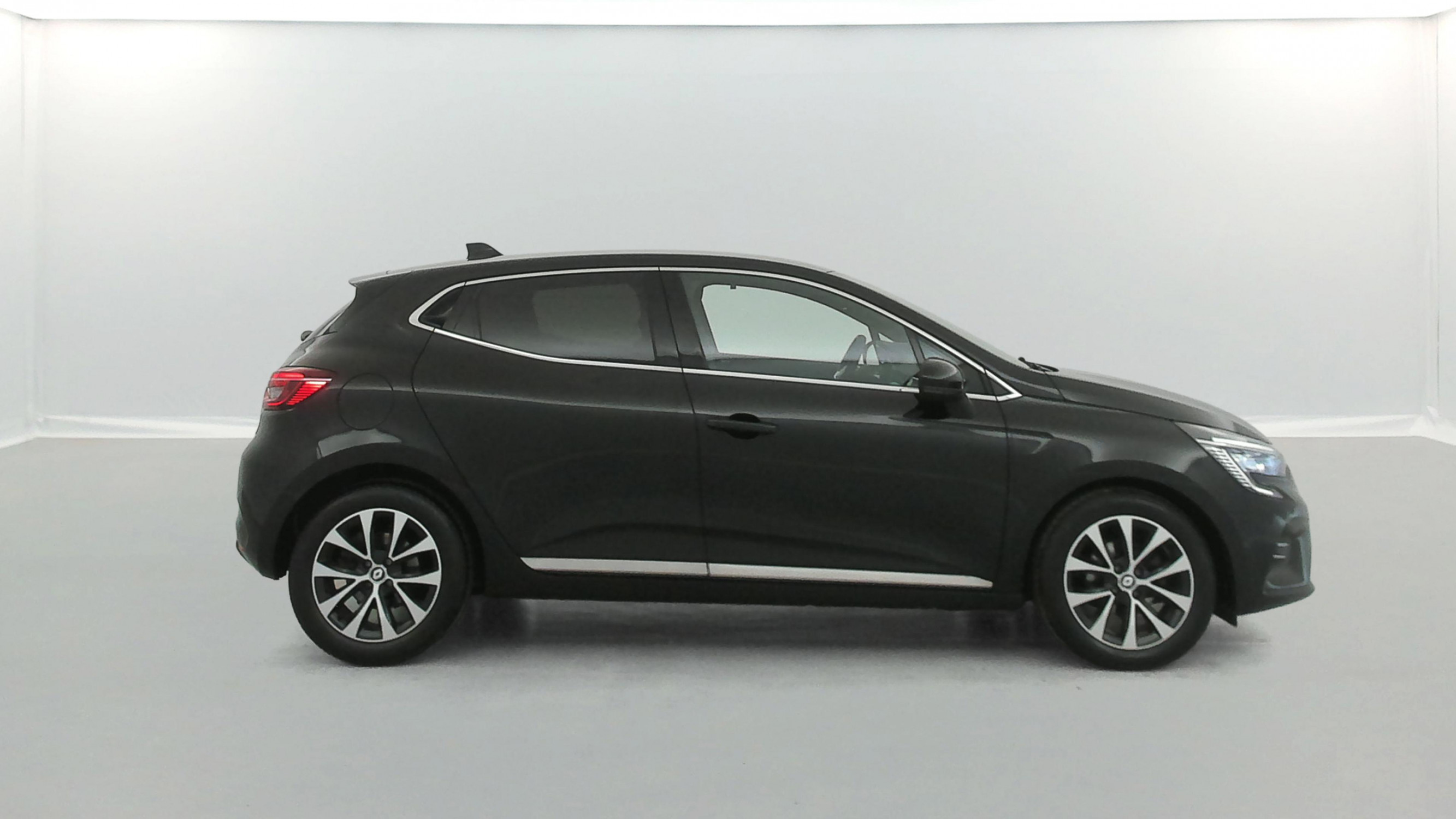 Vente en ligne Renault Clio 5 Clio TCe 90 au prix de 13 870 €