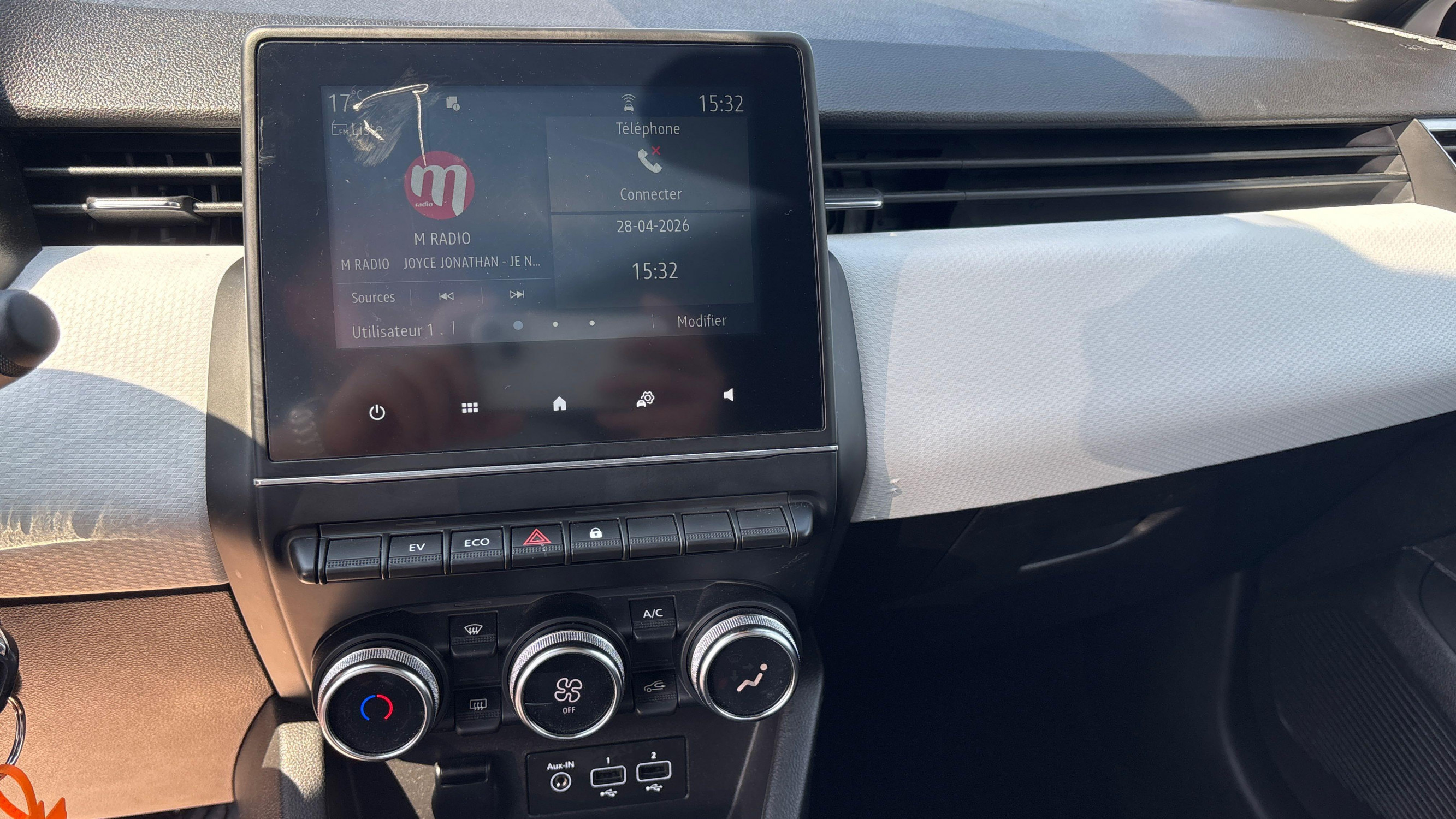 Vente en ligne Renault Clio 5 Clio E-Tech 140 - 21N au prix de 14 790 €