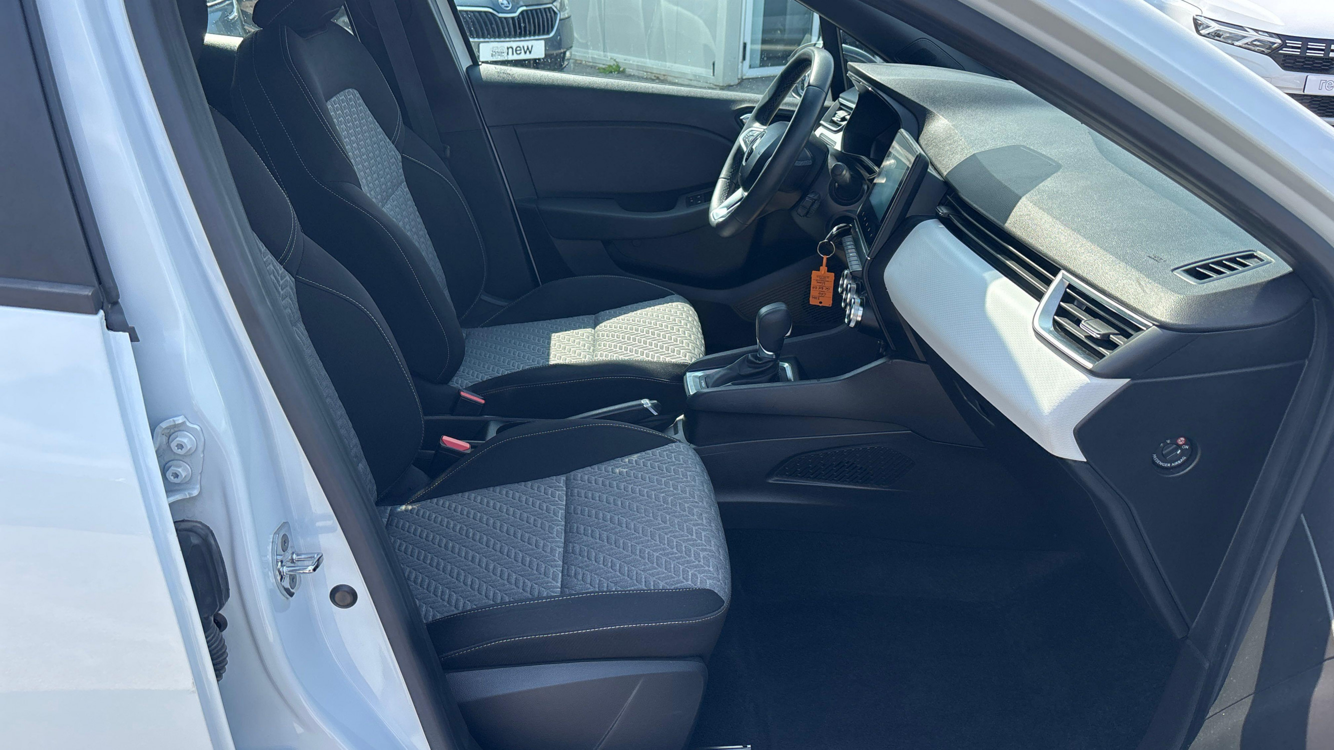 Vente en ligne Renault Clio 5 Clio E-Tech 140 - 21N au prix de 14 790 €