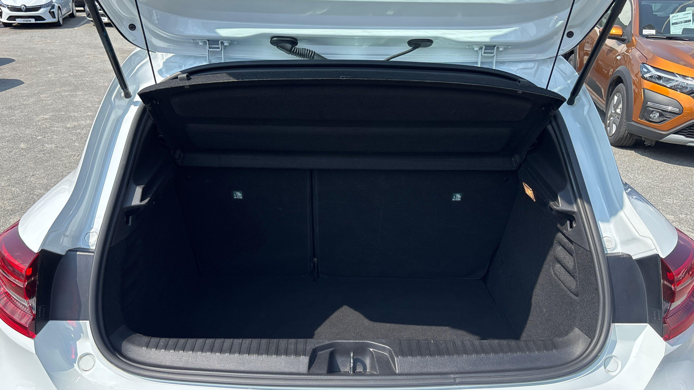 Vente en ligne Renault Clio 5 Clio E-Tech 140 - 21N au prix de 14 790 €