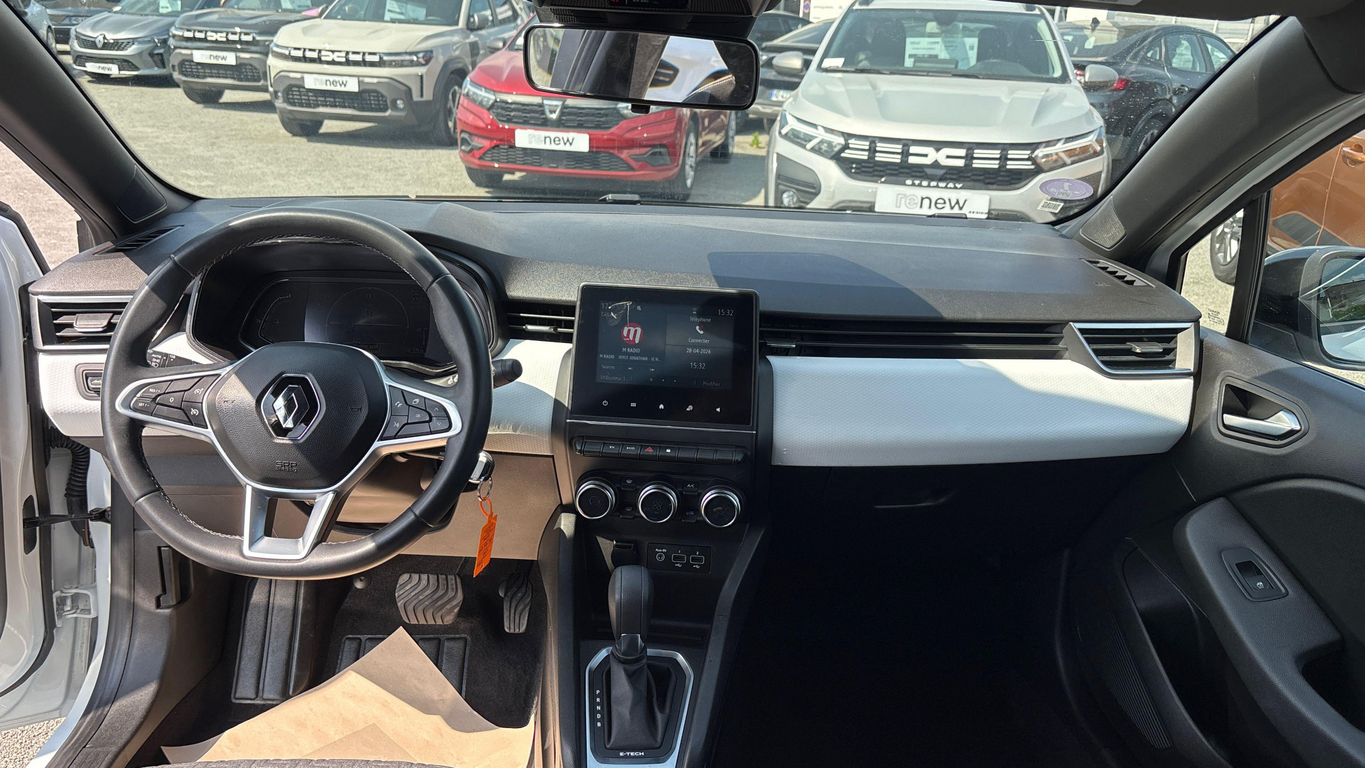 Vente en ligne Renault Clio 5 Clio E-Tech 140 - 21N au prix de 14 790 €