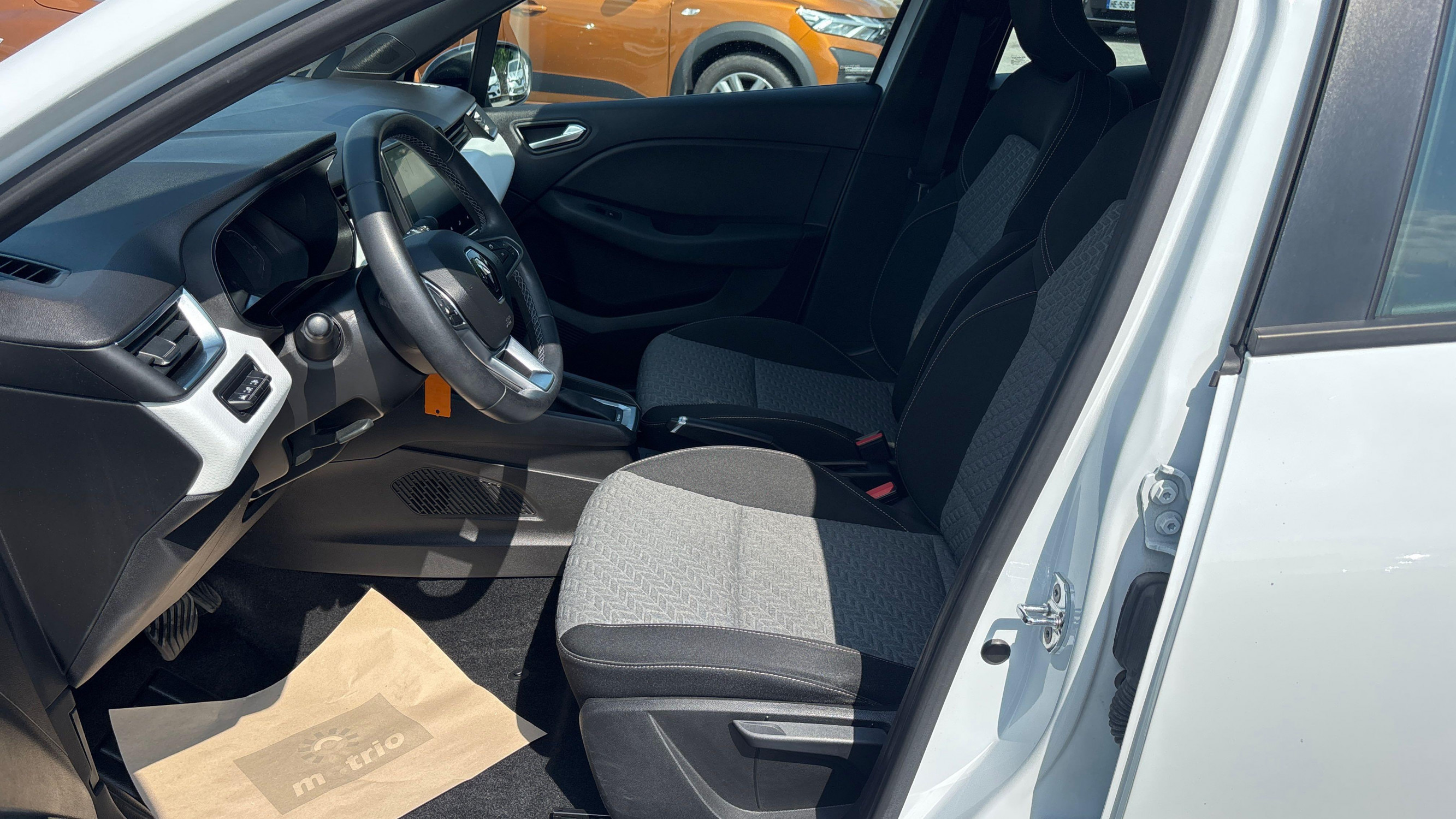 Vente en ligne Renault Clio 5 Clio E-Tech 140 - 21N au prix de 14 790 €