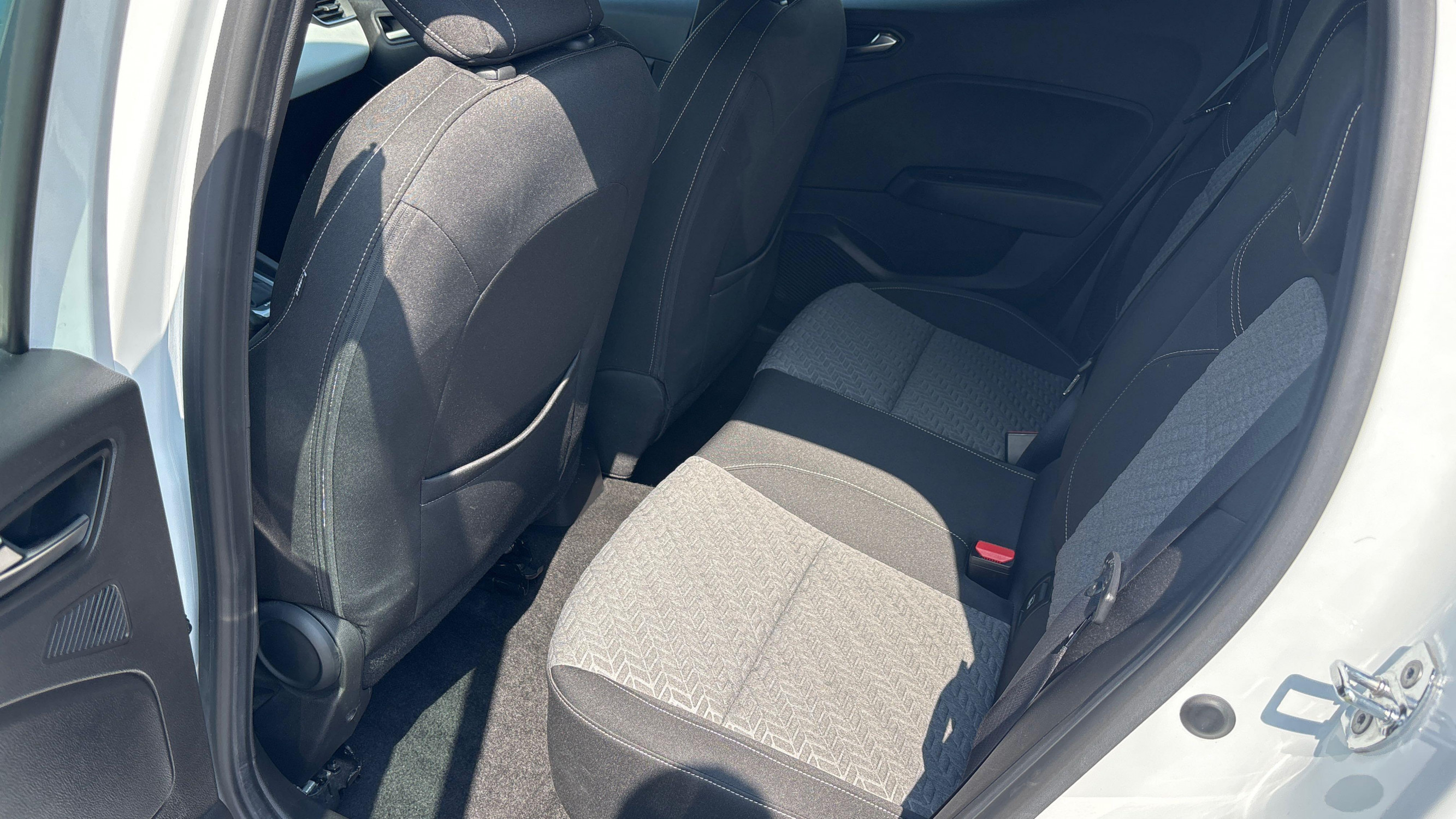 Vente en ligne Renault Clio 5 Clio E-Tech 140 - 21N au prix de 14 790 €