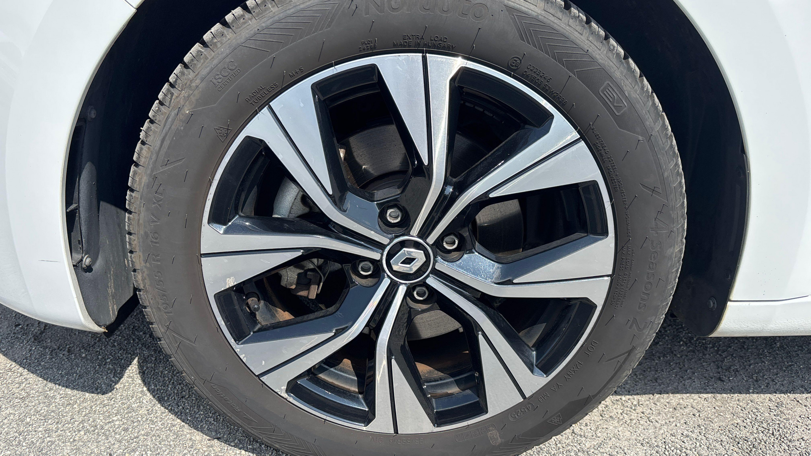 Vente en ligne Renault Clio 5 Clio E-Tech 140 - 21N au prix de 14 790 €