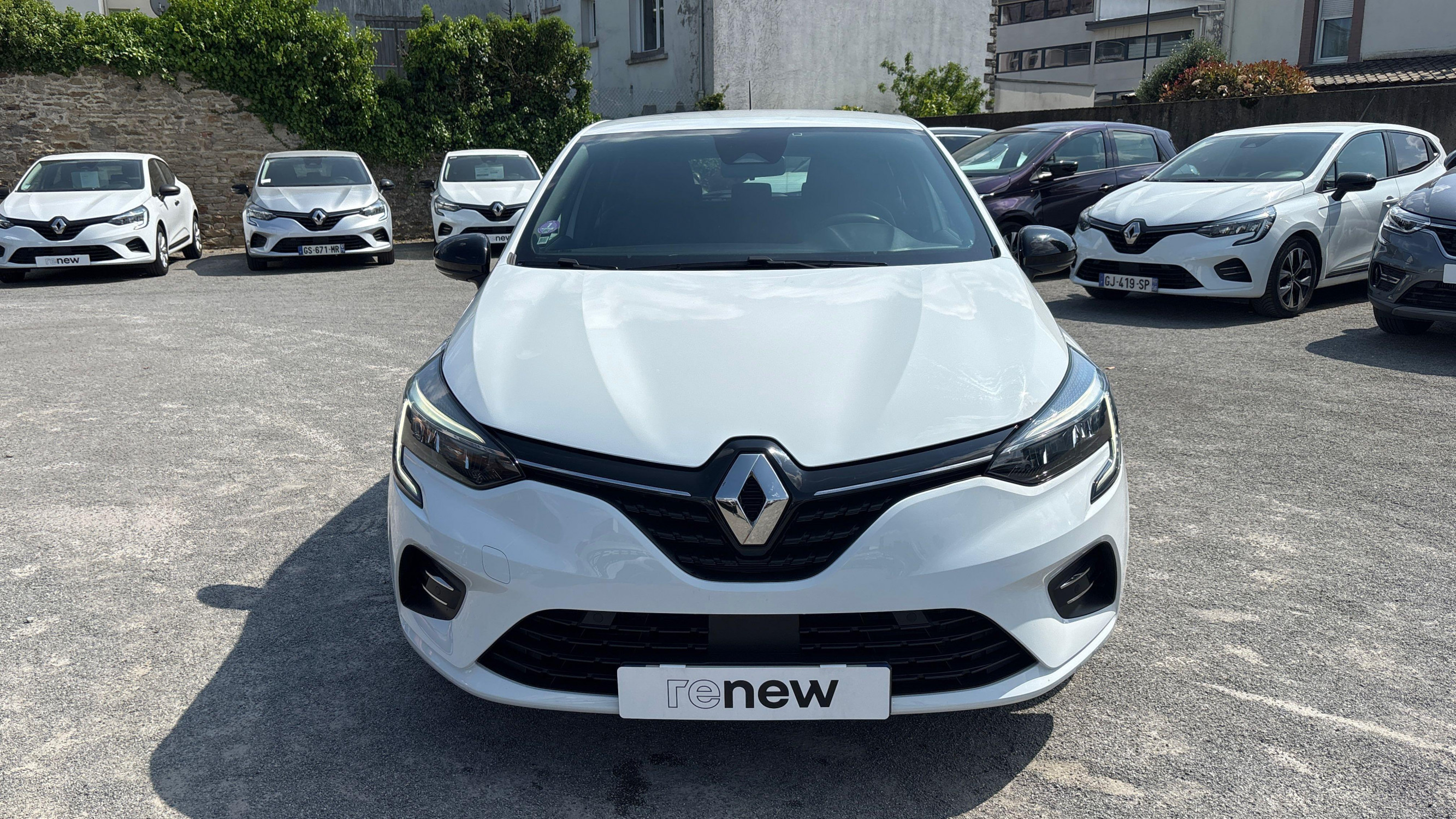 Vente en ligne Renault Clio 5 Clio E-Tech 140 - 21N au prix de 14 790 €