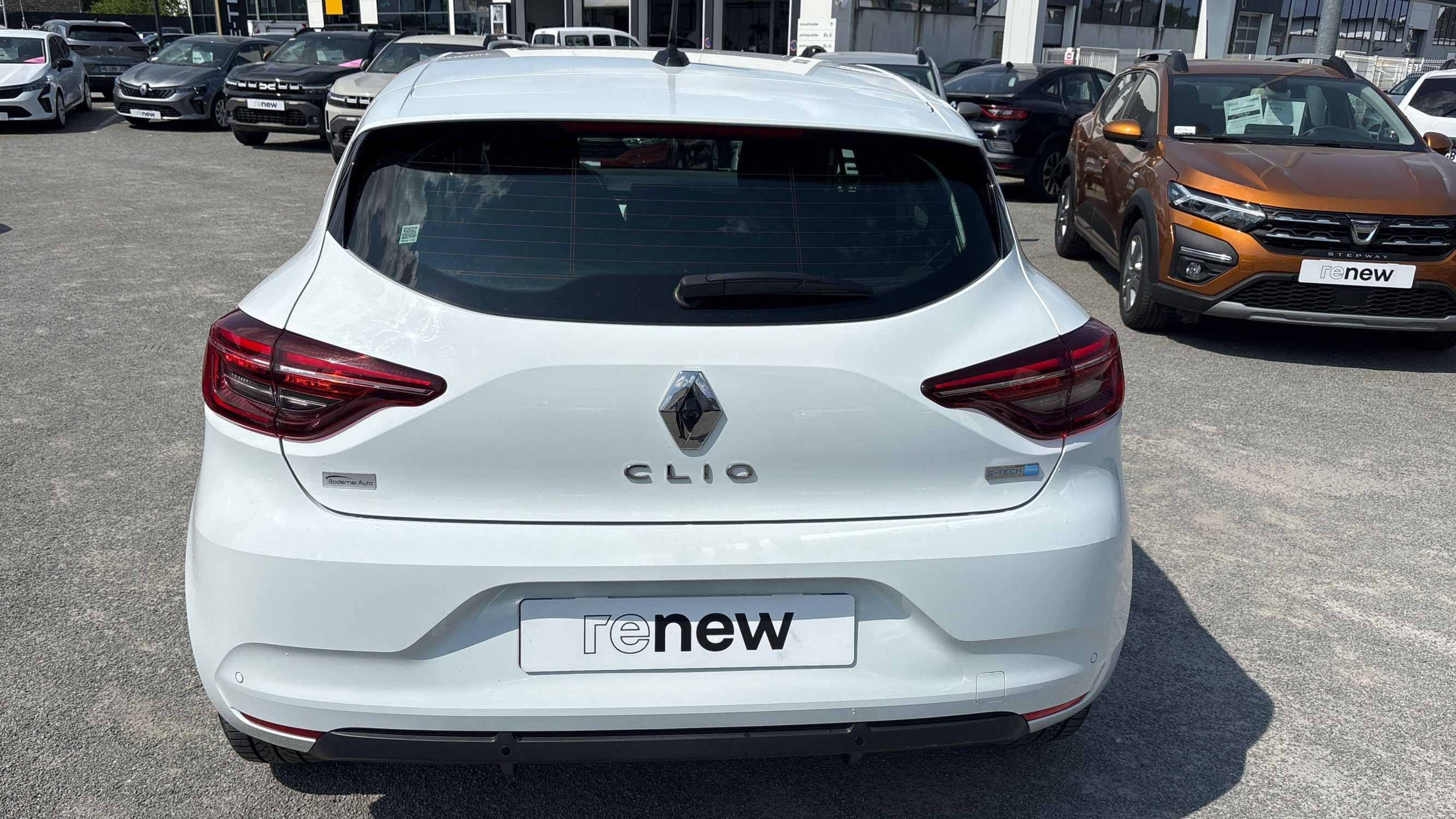 Vente en ligne Renault Clio 5 Clio E-Tech 140 - 21N au prix de 14 790 €