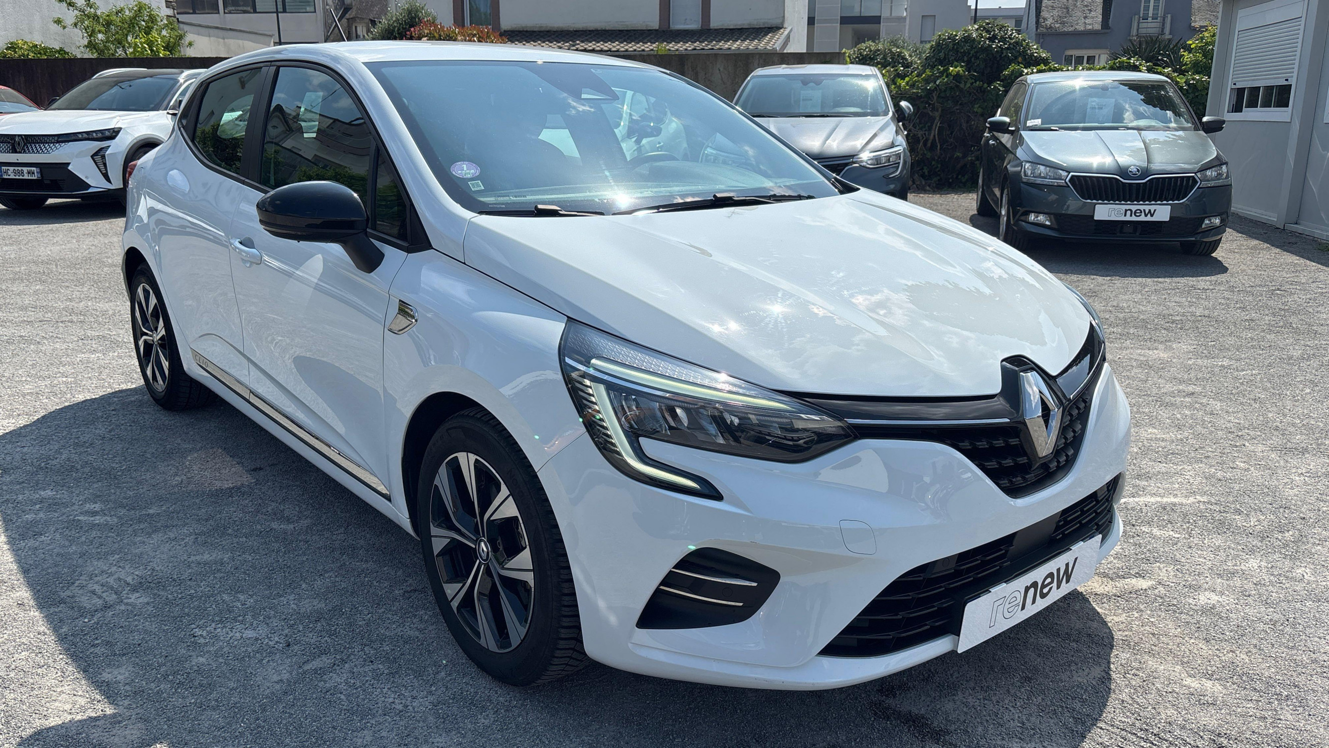 Vente en ligne Renault Clio 5 Clio E-Tech 140 - 21N au prix de 14 790 €