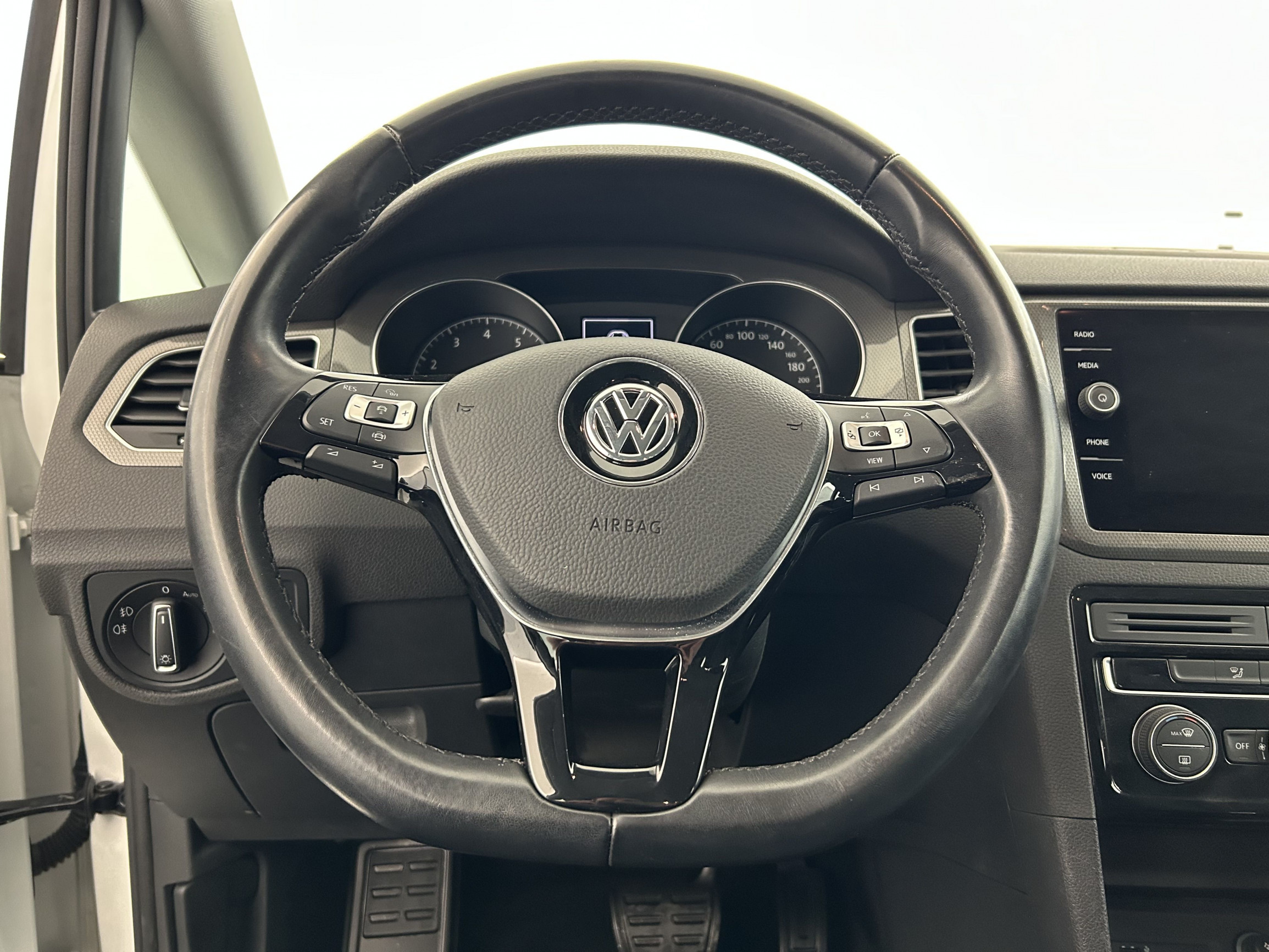 Vente en ligne Volkswagen Golf SW  1.5 TSI 150 EVO DSG7 au prix de 21 990 €
