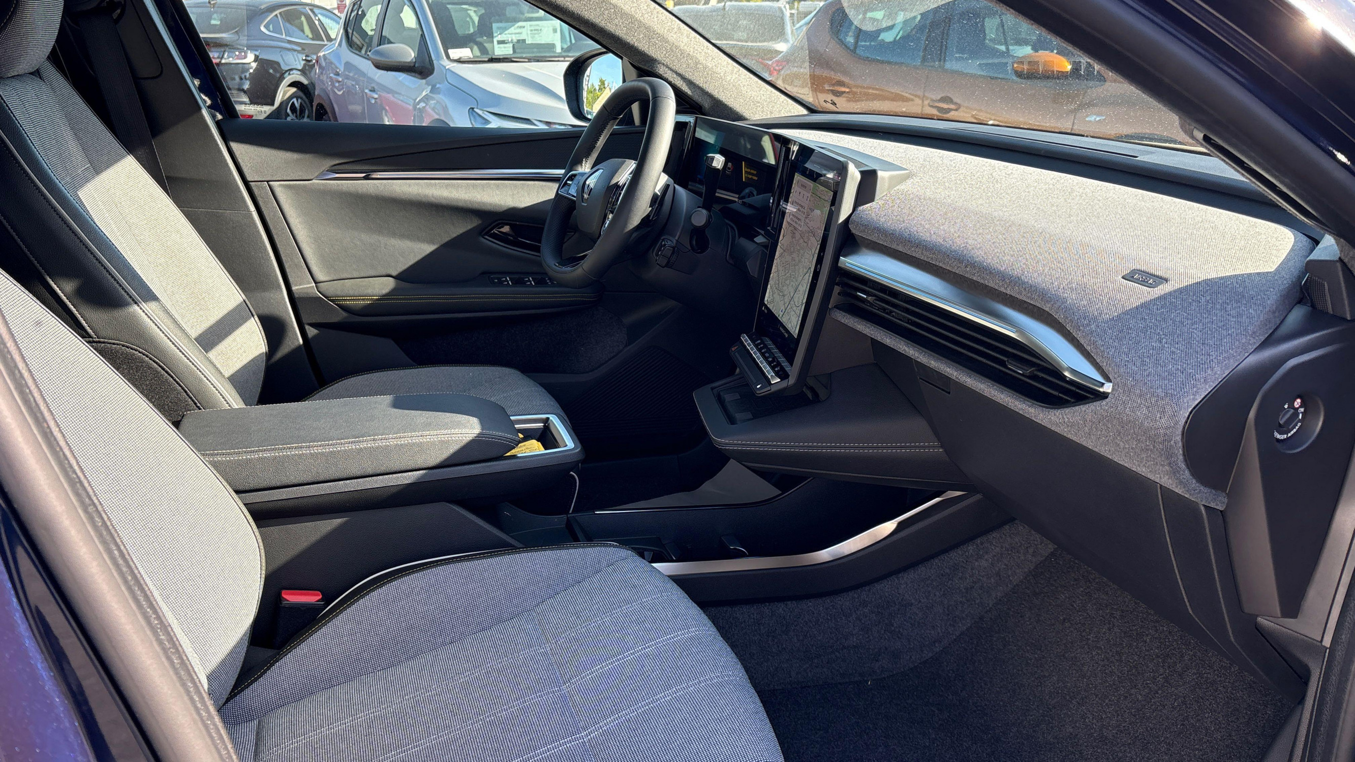 Vente en ligne Renault Scenic E-Tech Scenic E-Tech électrique 220 ch grande autonomie au prix de 38 490 €