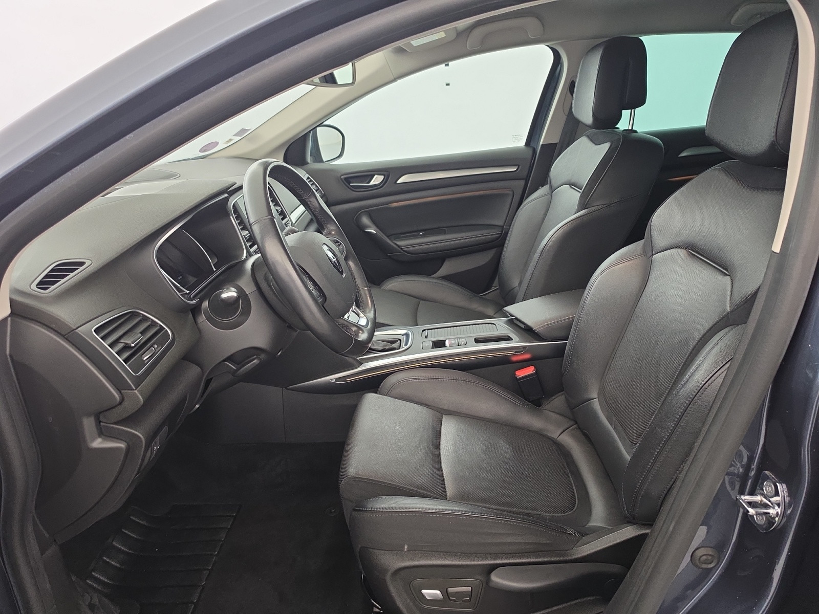 Vente en ligne Renault Megane 4 Mégane IV Berline TCe 140 EDC FAP au prix de 14 990 €