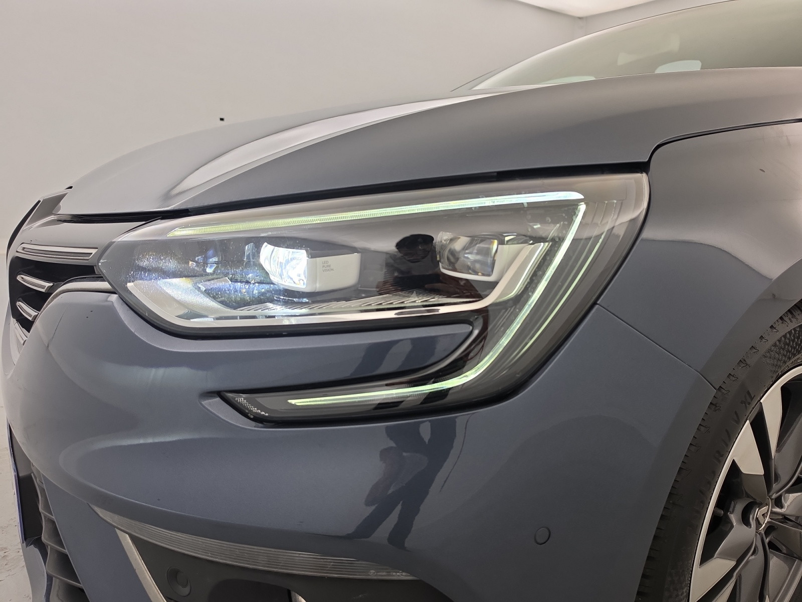 Vente en ligne Renault Megane 4 Mégane IV Berline TCe 140 EDC FAP au prix de 14 990 €