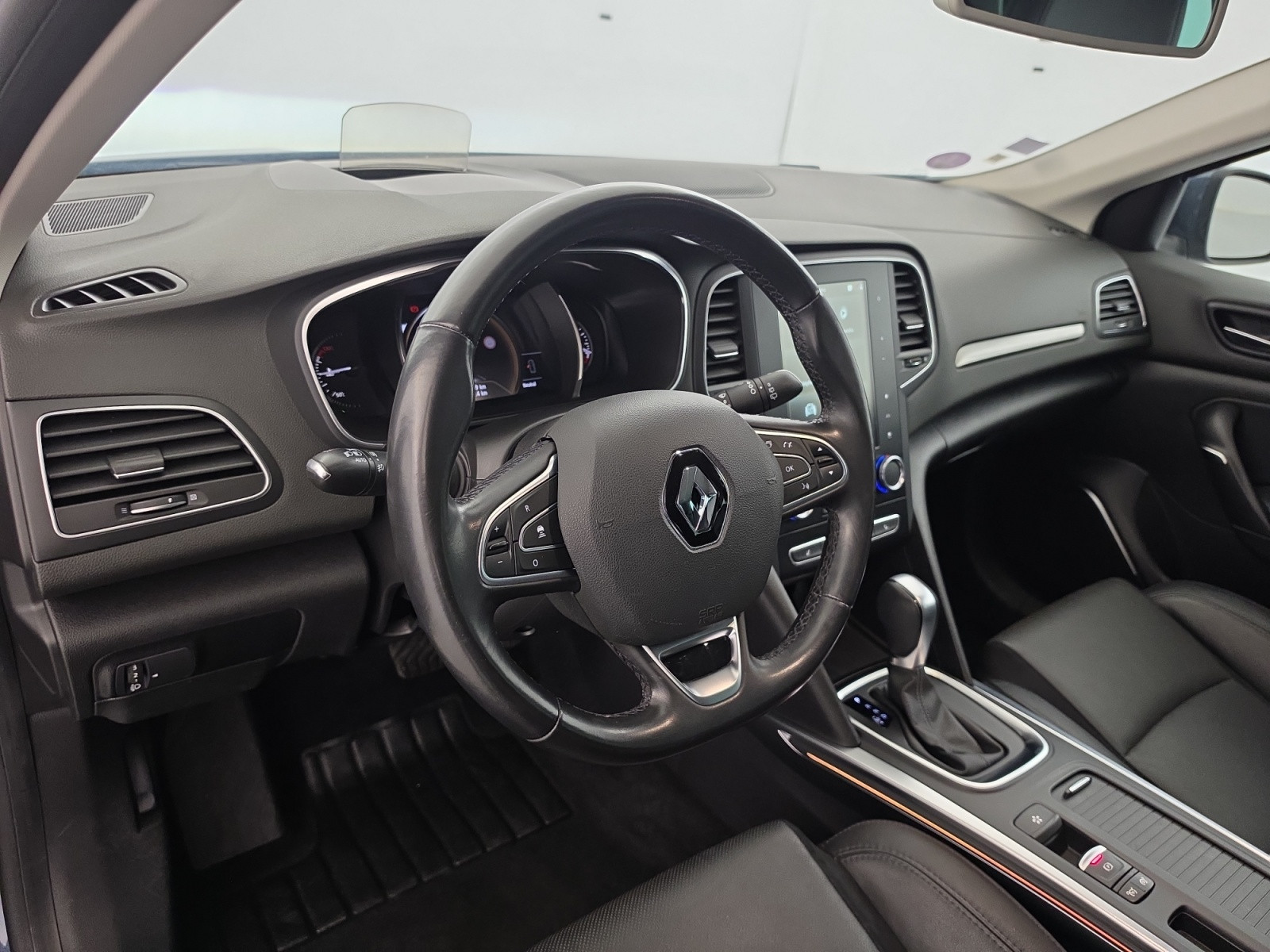 Vente en ligne Renault Megane 4 Mégane IV Berline TCe 140 EDC FAP au prix de 14 990 €