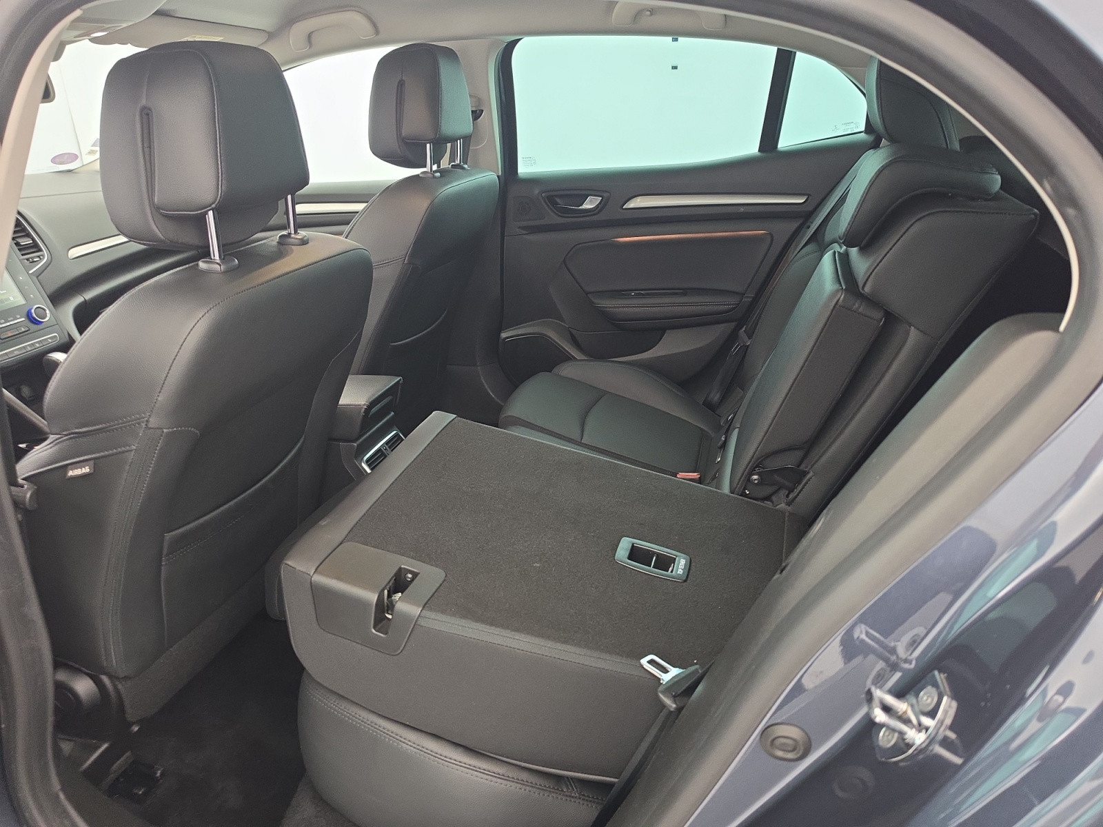 Vente en ligne Renault Megane 4 Mégane IV Berline TCe 140 EDC FAP au prix de 14 990 €