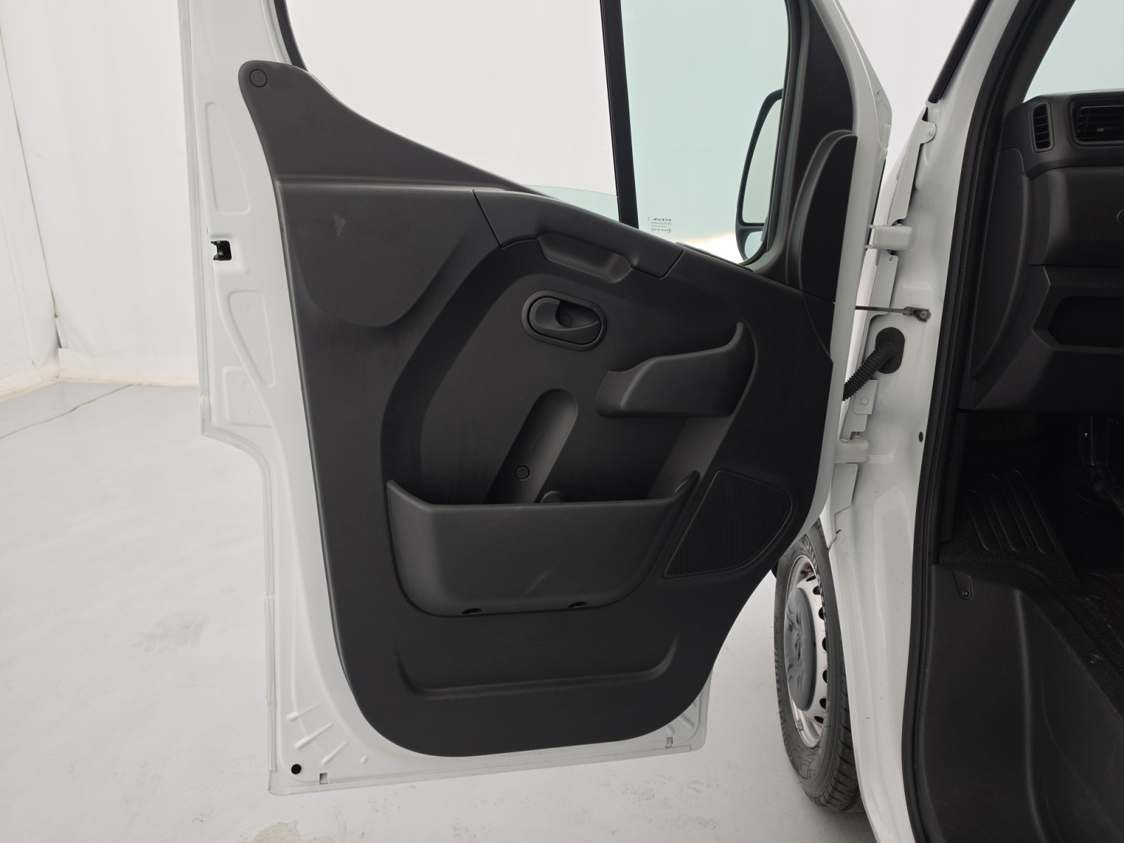 Vente en ligne Renault Master 3 Châssis Cabine MASTER PHC TRAC F3500 L3H1 BLUE DCI 145 EURO VI au prix de 34 990 €