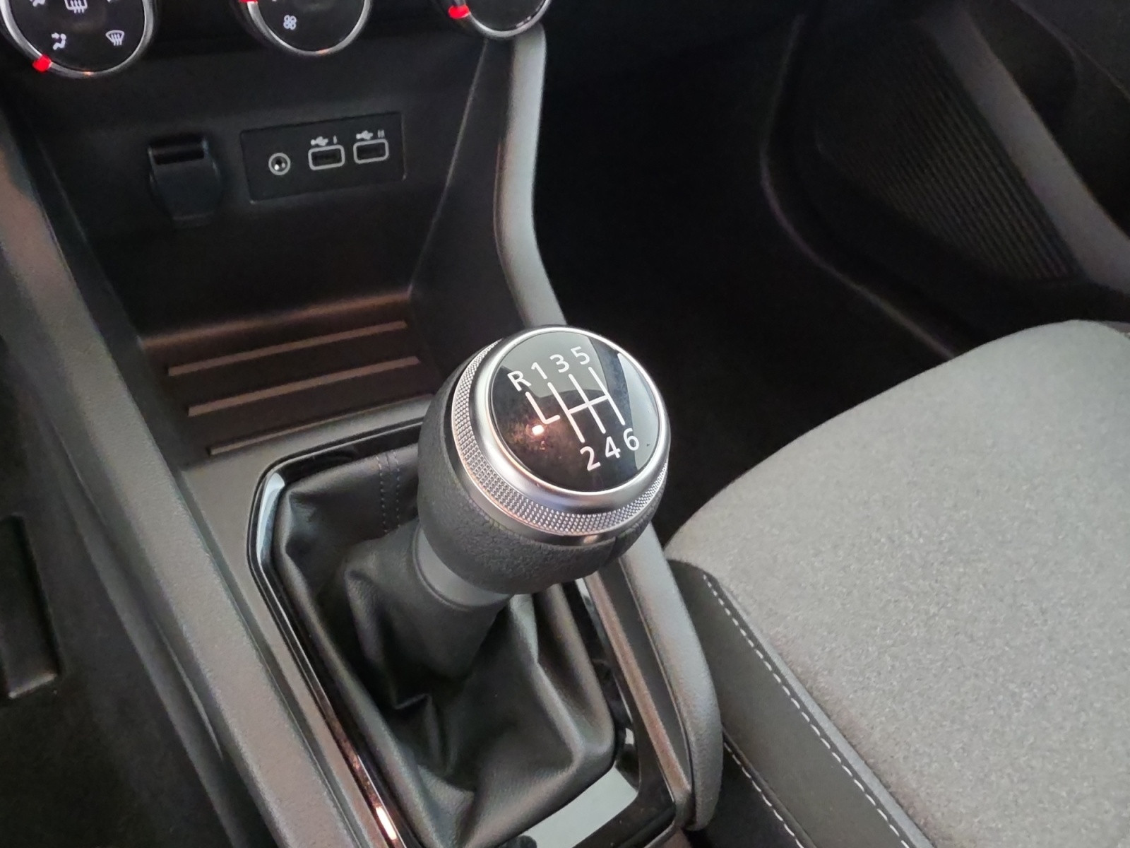 Vente en ligne Renault Clio 5 Clio TCe 90 au prix de 14 490 €