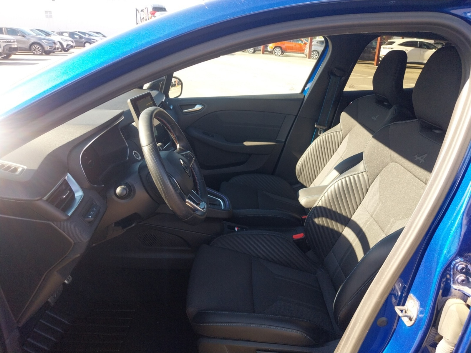 Vente en ligne Renault Clio 5 Clio E-Tech full hybrid 145 au prix de 21 300 €