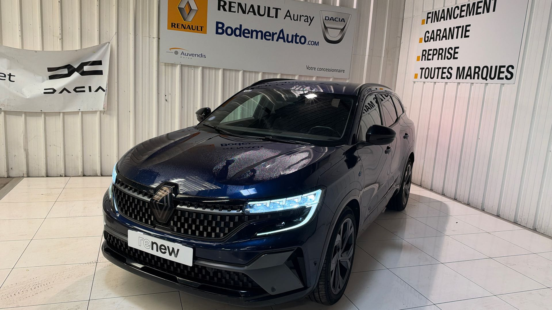 Renault Espace Espace E-Tech hybrid 200 occasion de 2023 en vente à Auray