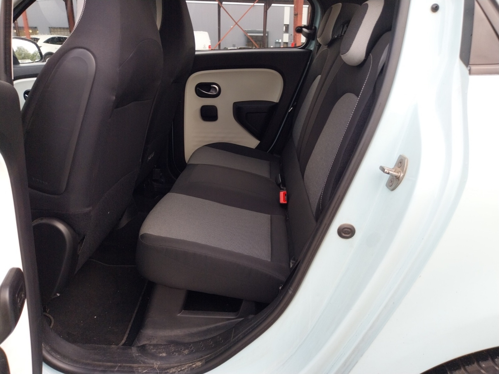 Vente en ligne Renault Twingo 3  1.0 SCe 70 eco2 au prix de 7 990 €