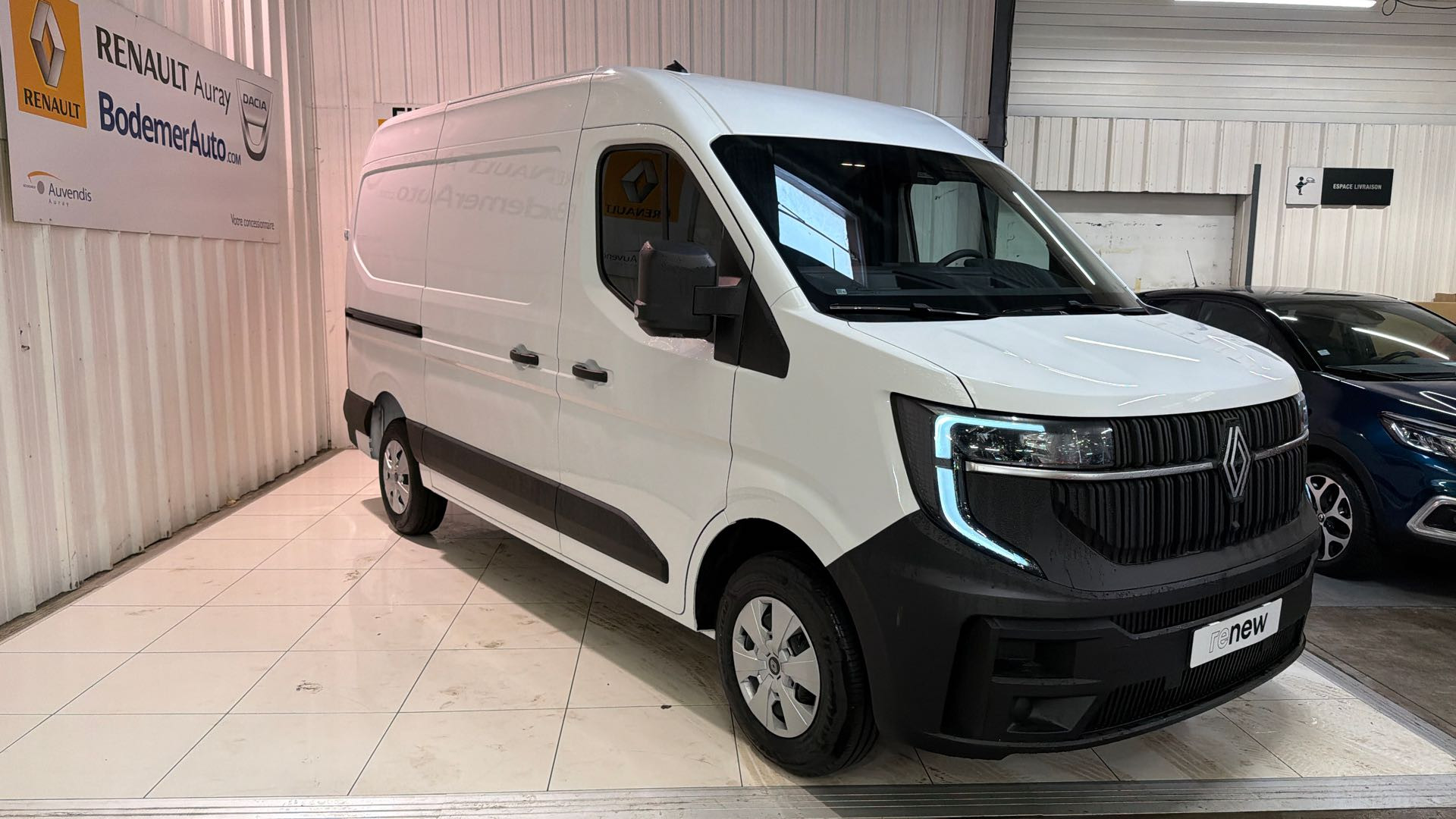 Vente en ligne Renault Master Fourgon MASTER FG DCI 130 L2H2 3T5 TR au prix de 52 320 €