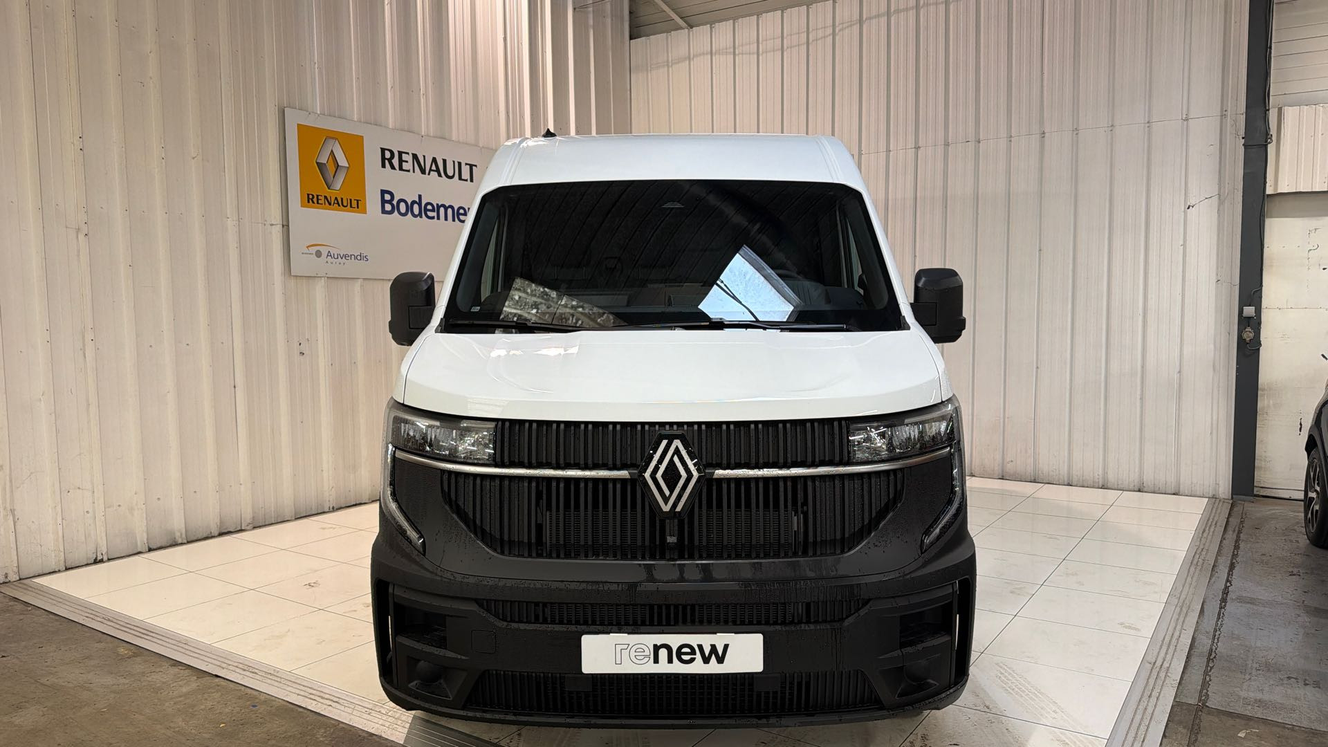 Vente en ligne Renault Master Fourgon MASTER FG DCI 130 L2H2 3T5 TR au prix de 52 320 €