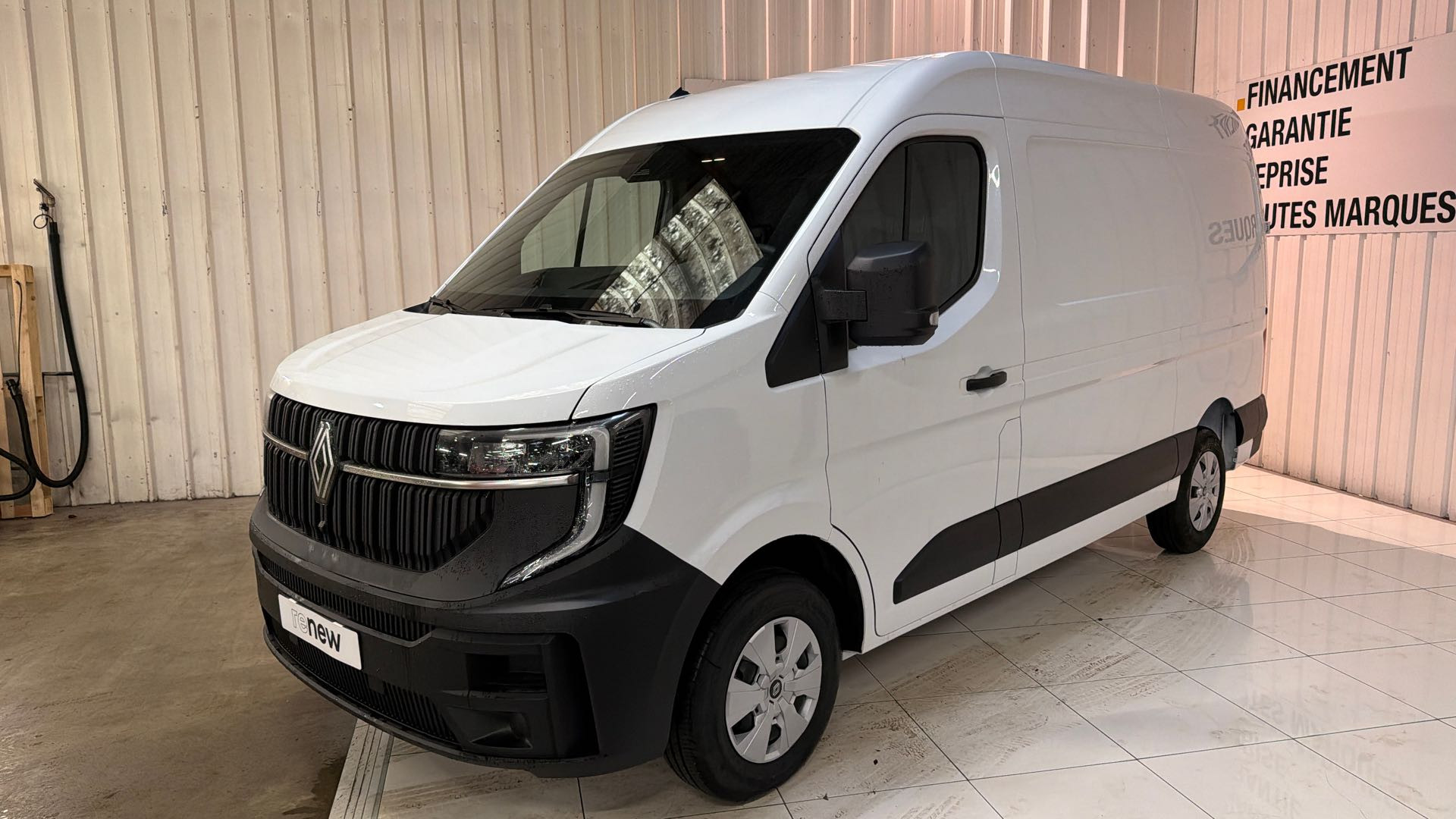 Renault Master Fourgon MASTER FG DCI 130 L2H2 3T5 TR occasion de 2026 en vente à Auray
