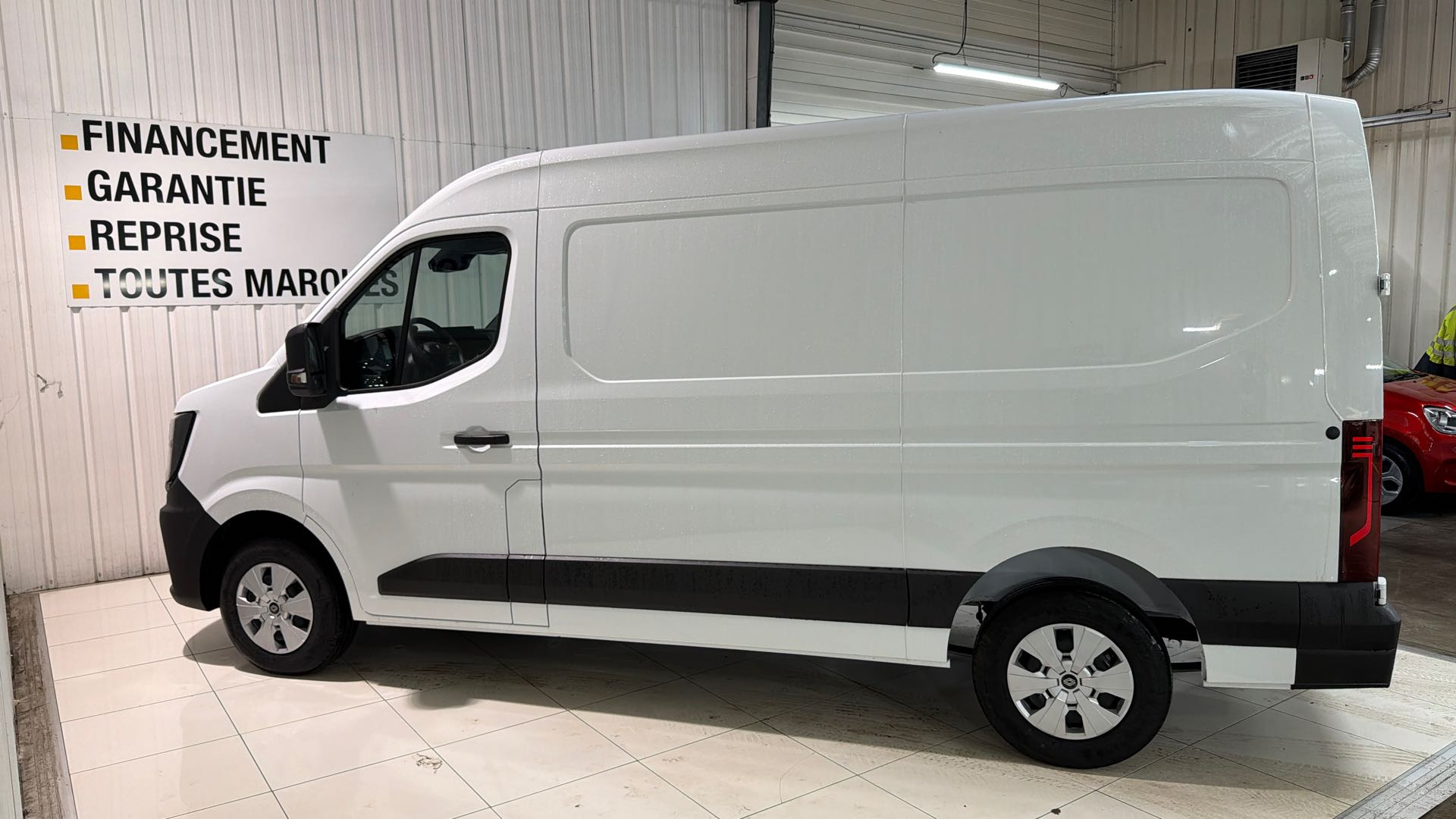 Vente en ligne Renault Master Fourgon MASTER FG DCI 130 L2H2 3T5 TR au prix de 52 320 €