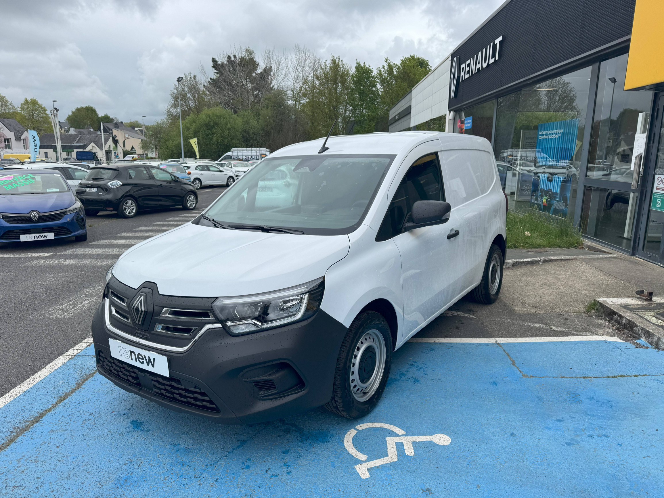Vente en ligne Renault Kangoo Van E-Tech  FG TOLE L1 AC11 GSR2 au prix de 26 900 €