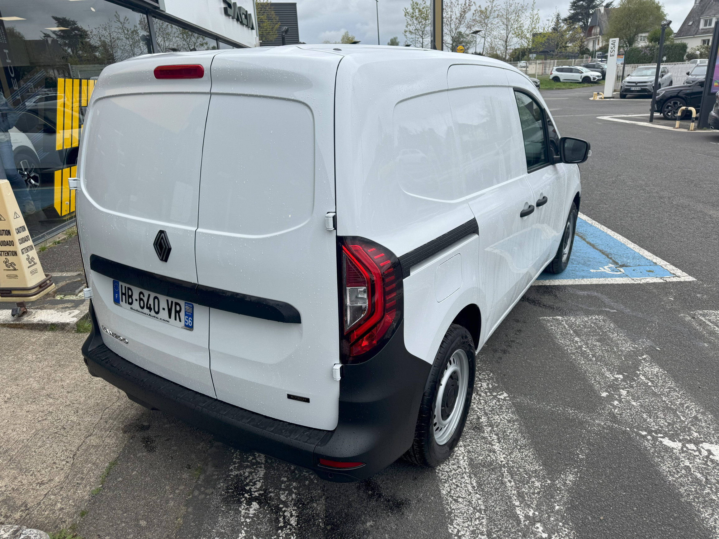 Vente en ligne Renault Kangoo Van E-Tech  FG TOLE L1 AC11 GSR2 au prix de 26 900 €