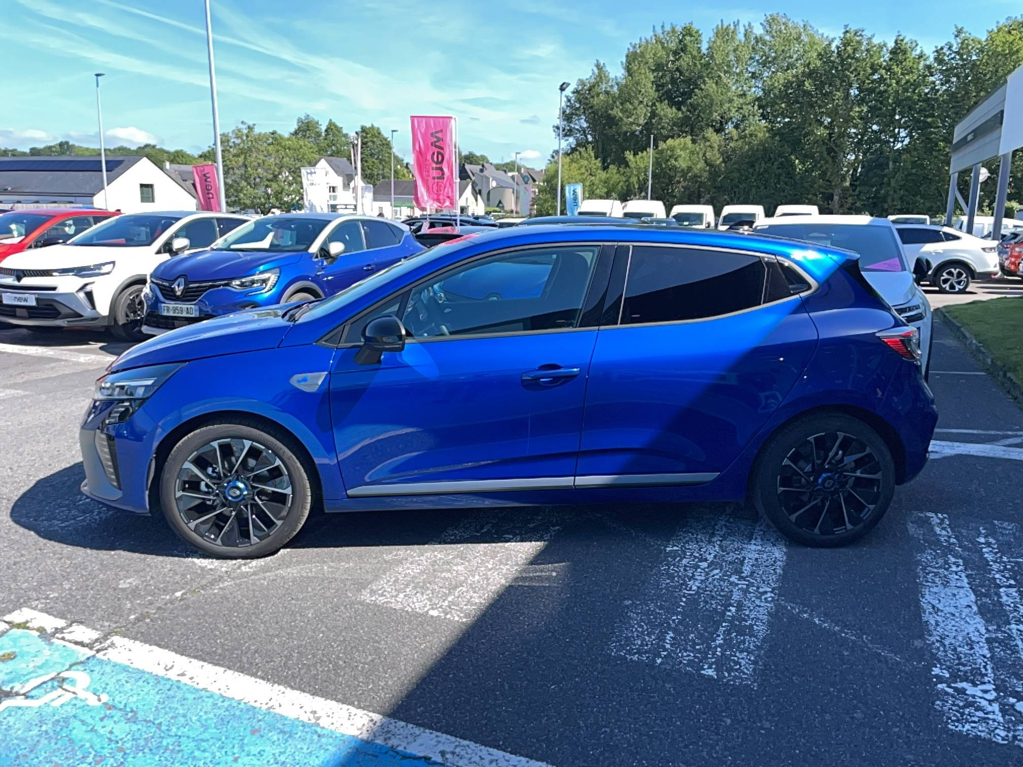 Renault Clio 5 Clio E-Tech full hybrid 145 occasion de 2024 en vente à Auray