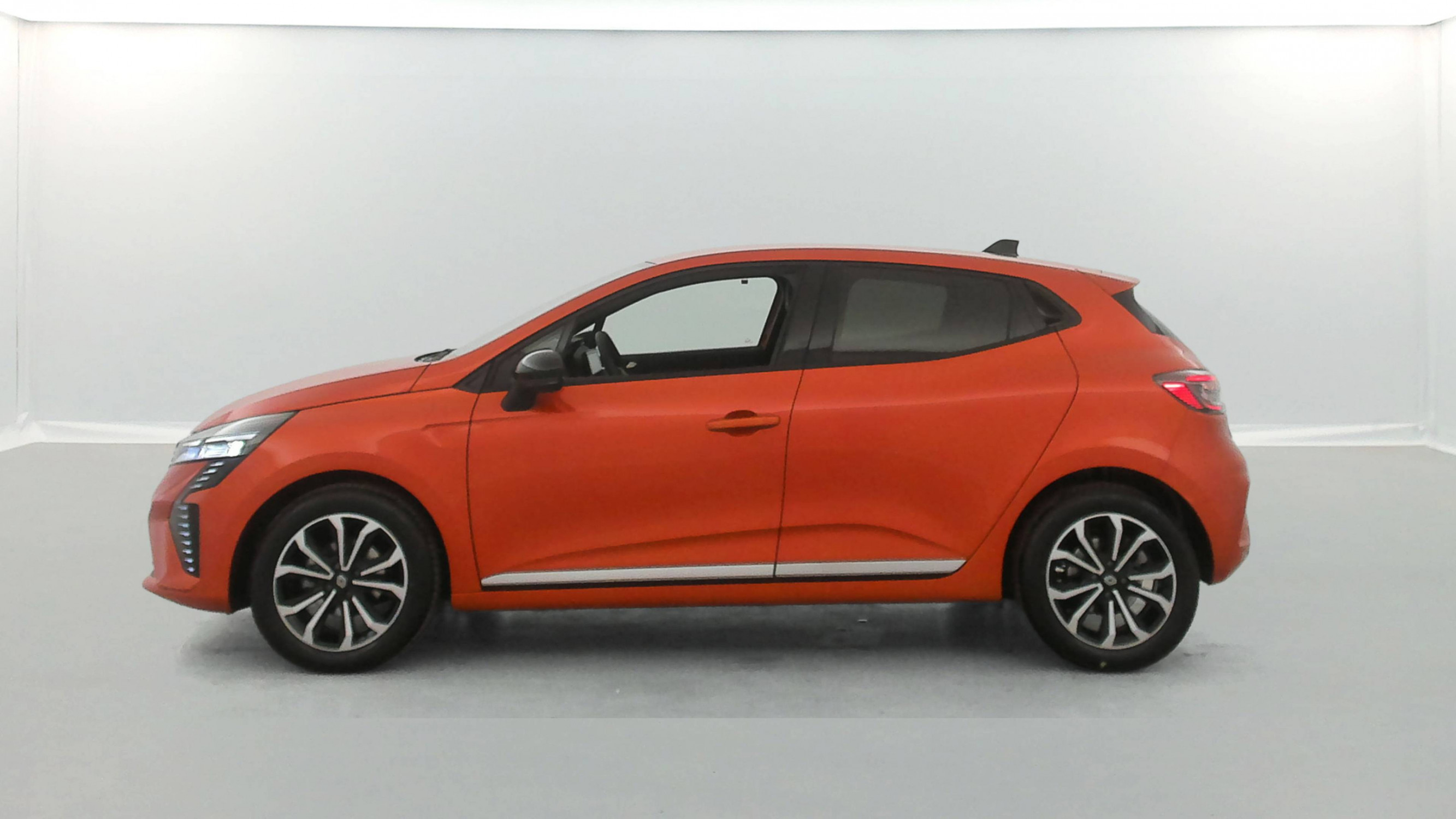 Renault Clio 5 Clio Eco-G 100 ch GSR2 occasion de 2025 en vente à Auray