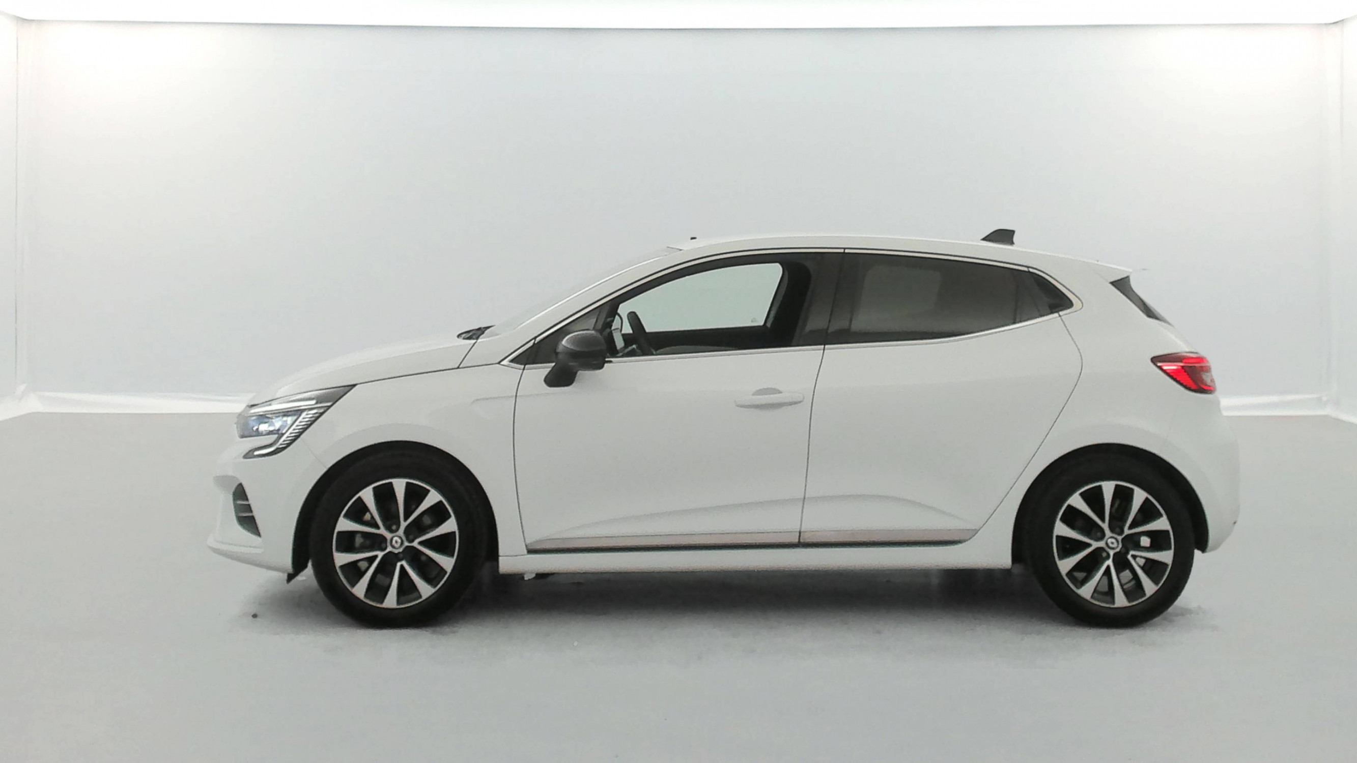 Renault Clio 5 Clio E-Tech hybride 145 occasion de 2023 en vente à Auray