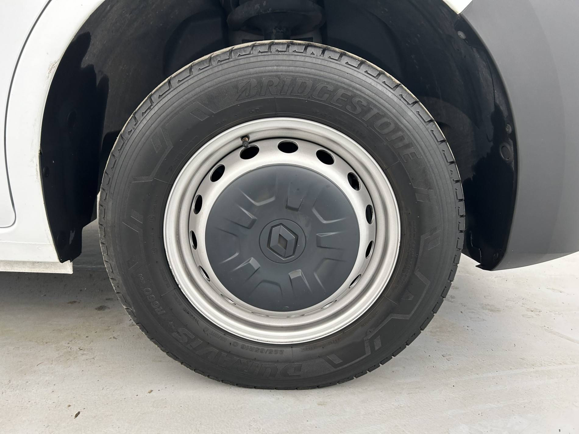 Vente en ligne Renault Master Fourgon MASTER FGN TRAC F3500 L2H2 BLUE DCI 135 au prix de 21 490 €