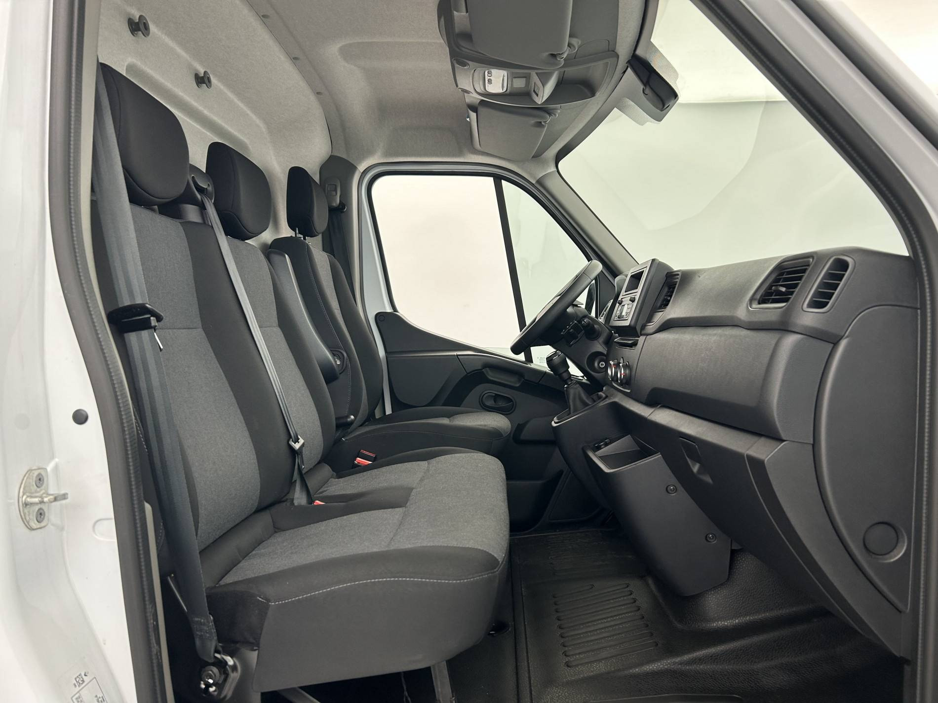 Vente en ligne Renault Master Fourgon MASTER FGN TRAC F3500 L2H2 BLUE DCI 135 au prix de 21 490 €