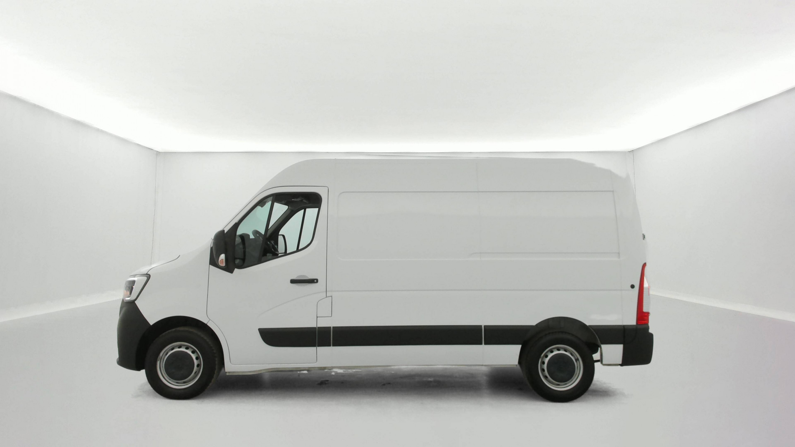 Renault Master Fourgon MASTER FGN TRAC F3500 L2H2 BLUE DCI 135 occasion de 2024 en vente à Auray