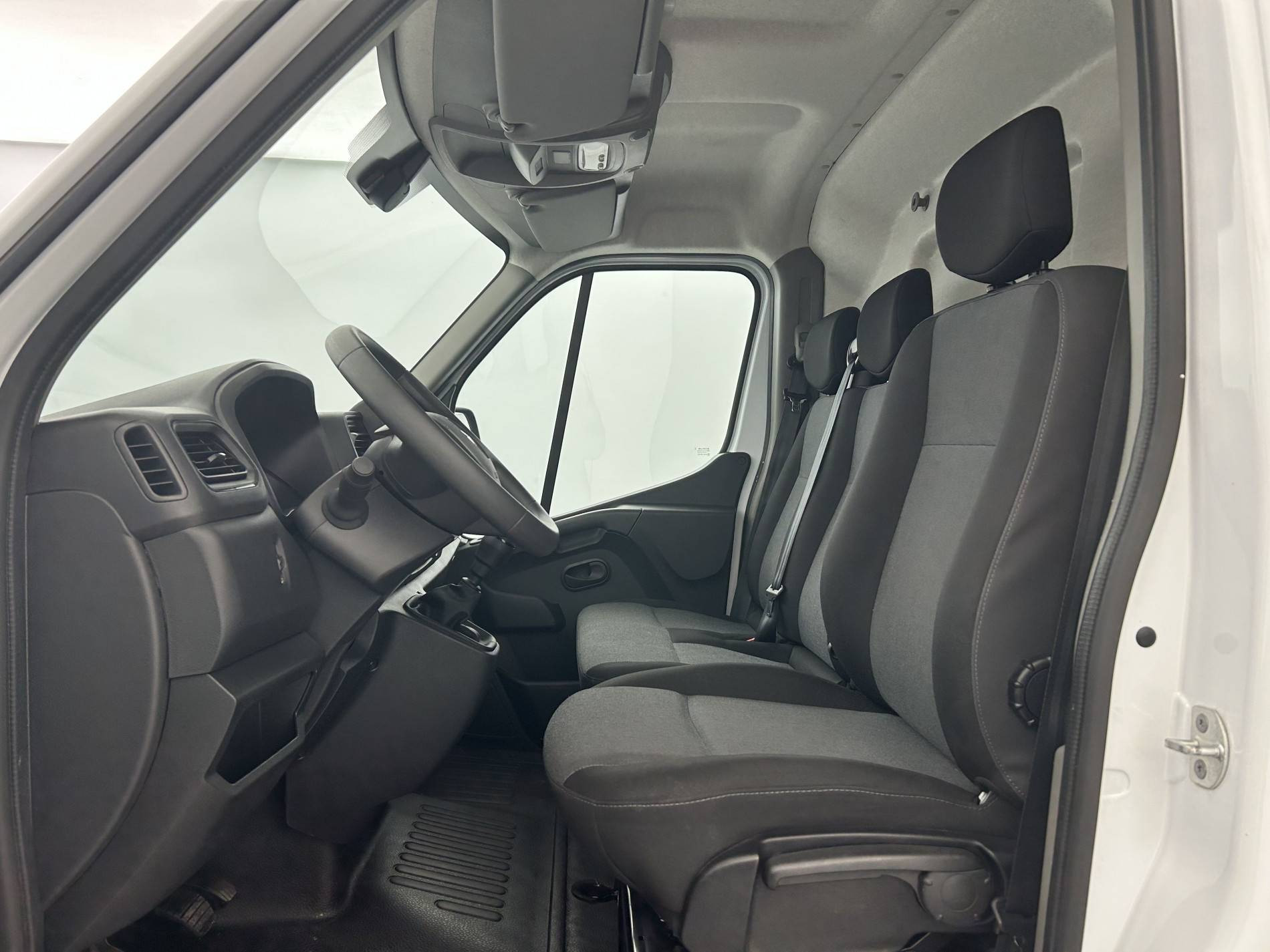 Vente en ligne Renault Master Fourgon MASTER FGN TRAC F3500 L2H2 BLUE DCI 135 au prix de 20 990 €