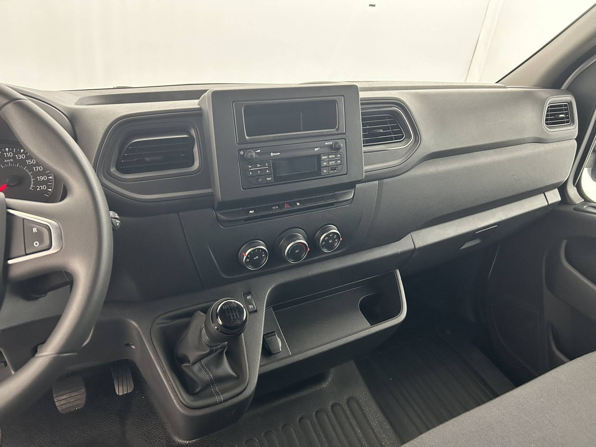 Vente en ligne Renault Master Fourgon MASTER FGN TRAC F3500 L2H2 BLUE DCI 135 au prix de 20 990 €