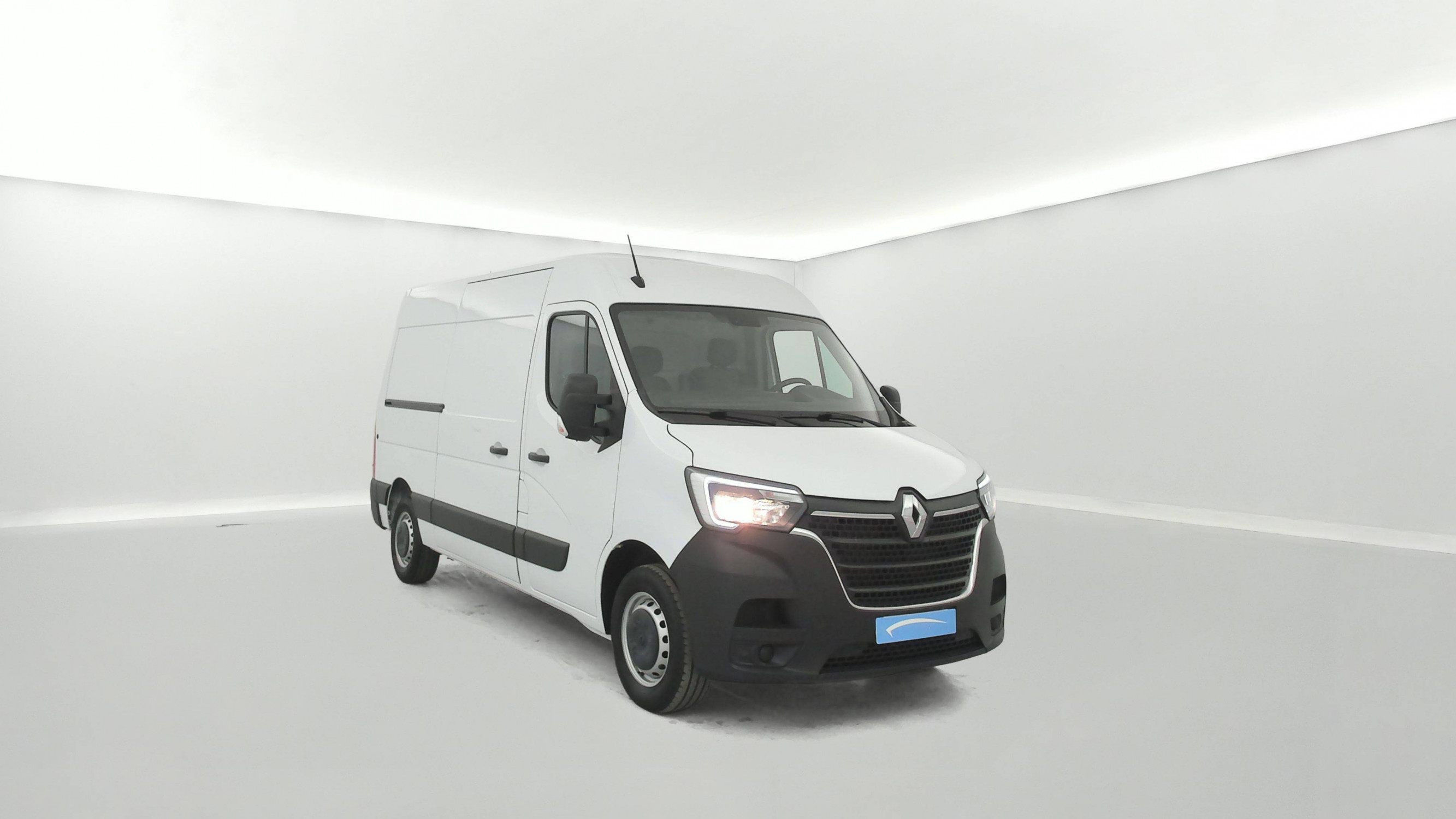 Vente en ligne Renault Master Fourgon MASTER FGN TRAC F3500 L2H2 BLUE DCI 135 au prix de 20 990 €