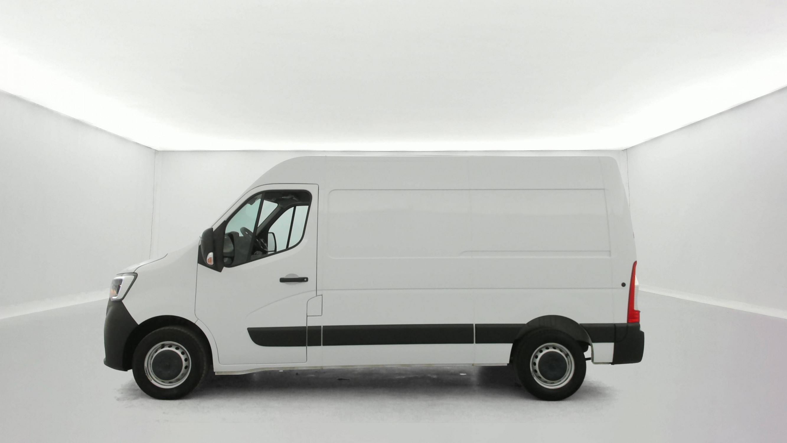 Renault Master Fourgon MASTER FGN TRAC F3500 L2H2 BLUE DCI 135 occasion de 2024 en vente à Auray