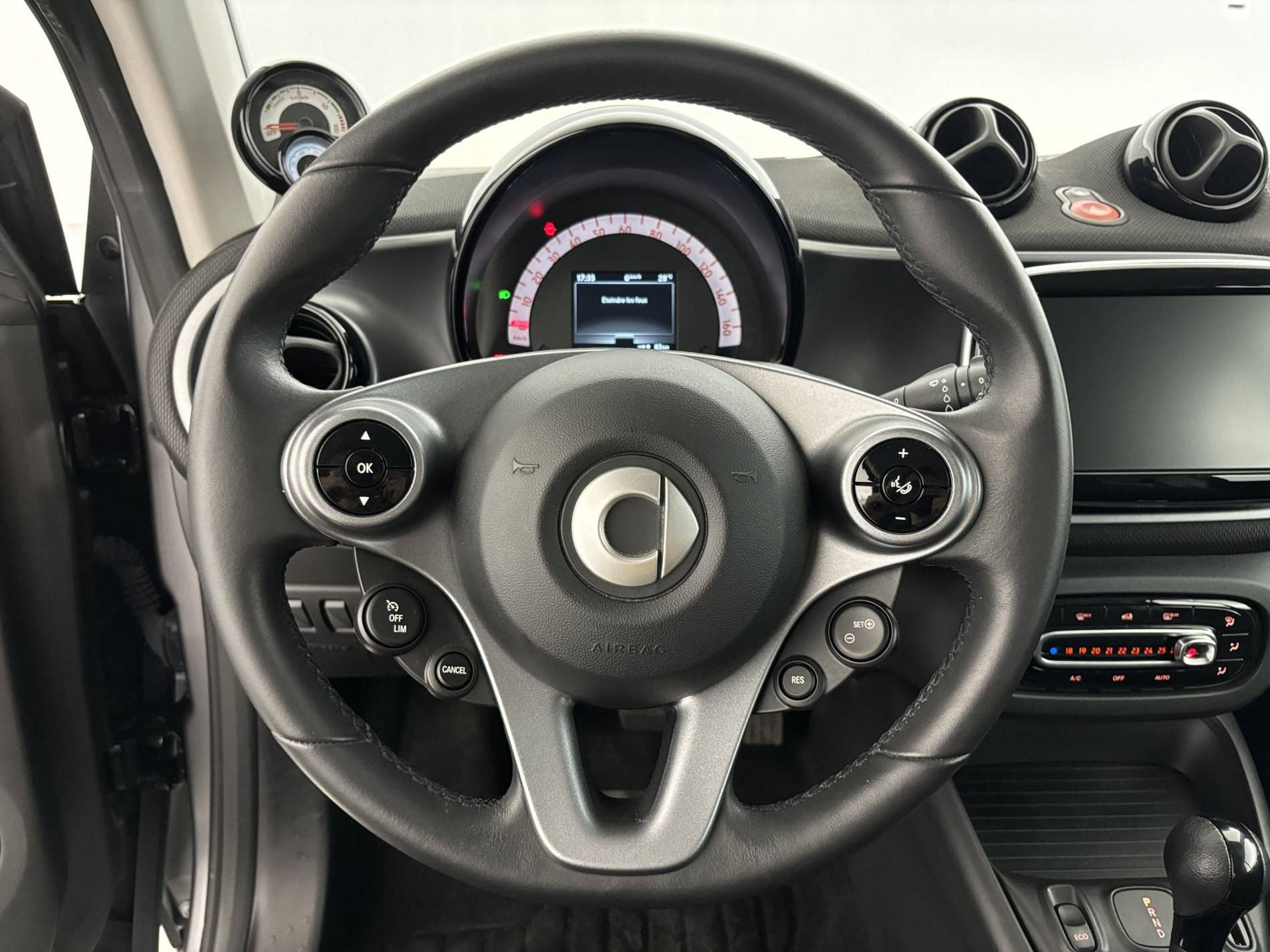 Vente en ligne Smart ForTwo Coupe Fortwo Coupé 82 ch au prix de 14 970 €