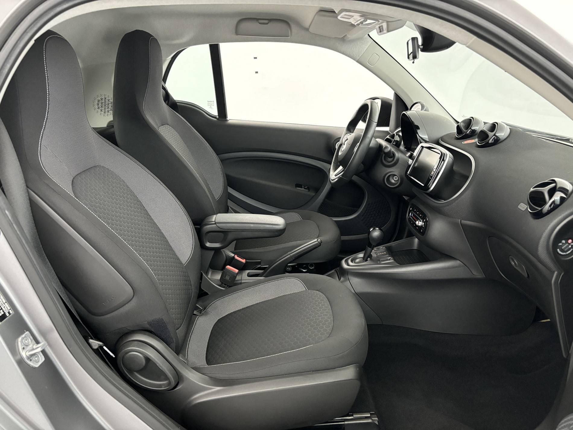 Vente en ligne Smart ForTwo Coupe Fortwo Coupé 82 ch au prix de 14 970 €