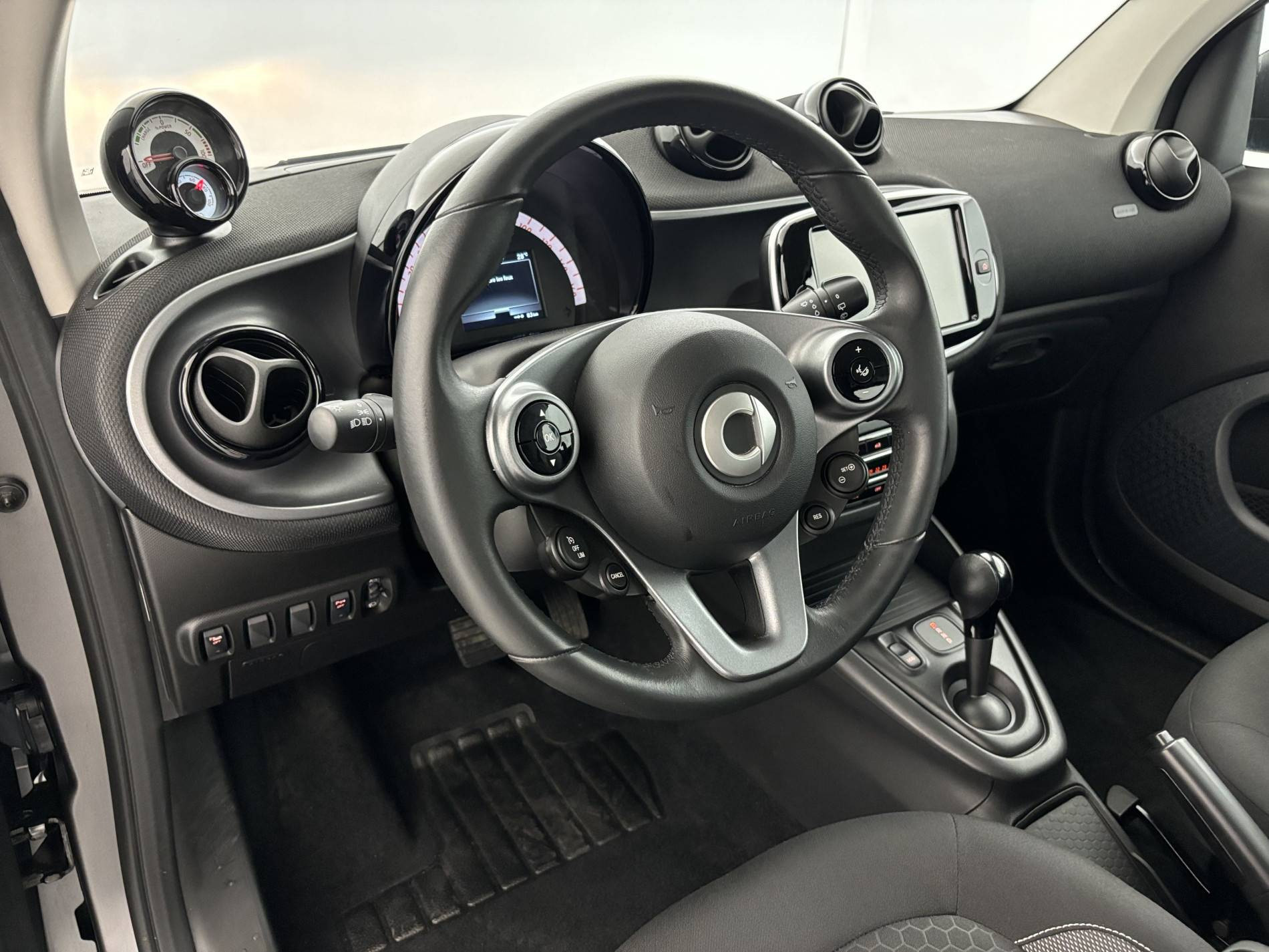 Vente en ligne Smart ForTwo Coupe Fortwo Coupé 82 ch au prix de 14 970 €