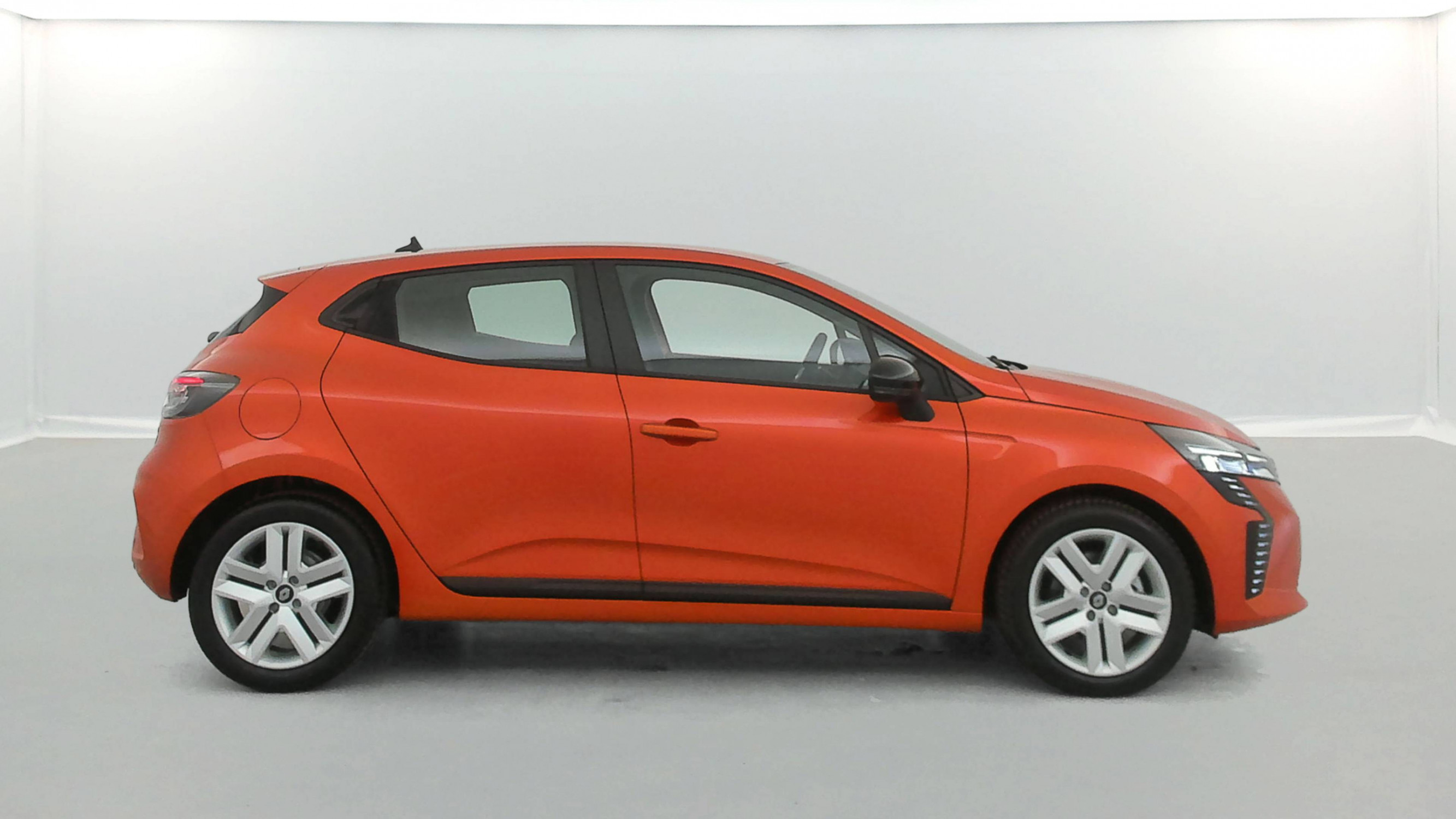 Vente en ligne Renault Clio 5 Clio E-Tech full hybrid 145 ch GSR2 au prix de 18 490 €